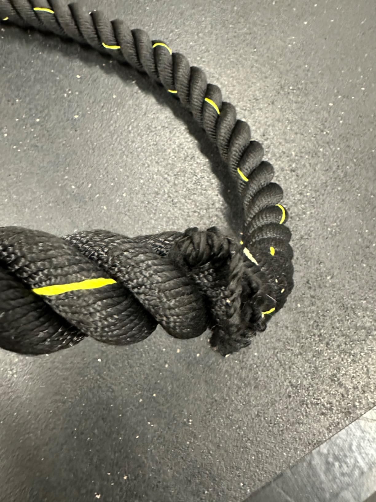 Fitvids Battle Rope 1.5Inch 2 Inch Diameter Poly Dacron 30 FT - 40 FT - 1.5-Inch, 30FT - Black customer photo 2