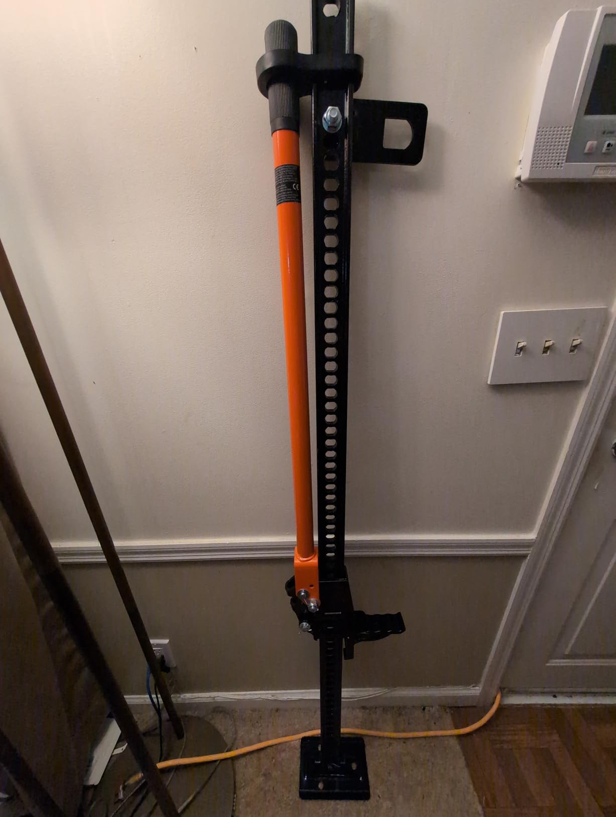 VEVOR Farm Jack 48 inch Utility High Lift, 7000 lbs Capacity Ratcheting Off Road Jeep Jack, Heavy for Tractor, Truck, SUV, Bumper Lift, Orange customer photo 1