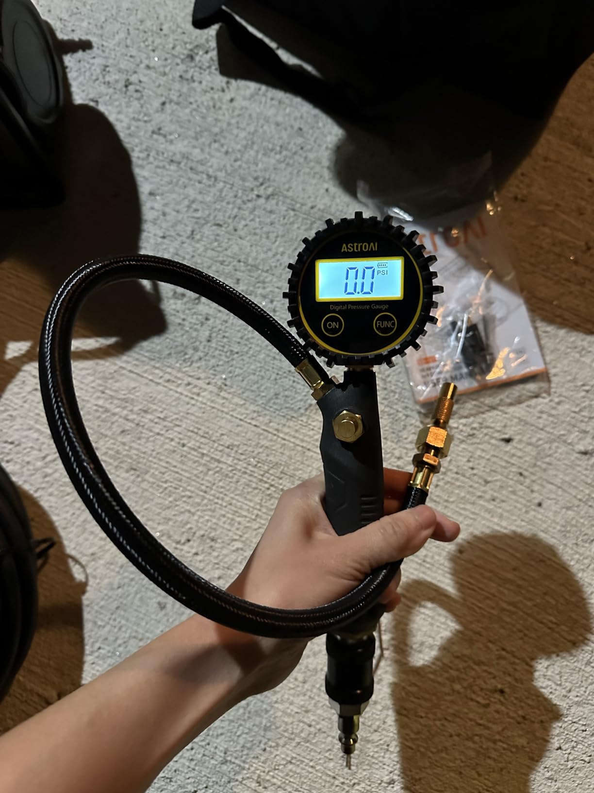 AstroAI T6 Offroad Air Compressor, 12 V Portable Air Pump with 7.06 CFM, AirCtrl, ¼ NPT Quick Connector, Heavy-Duty Truck Tire Inflator, Max 150 PSI for 4 × 4 SUV Vehicle RV ATV customer photo 2
