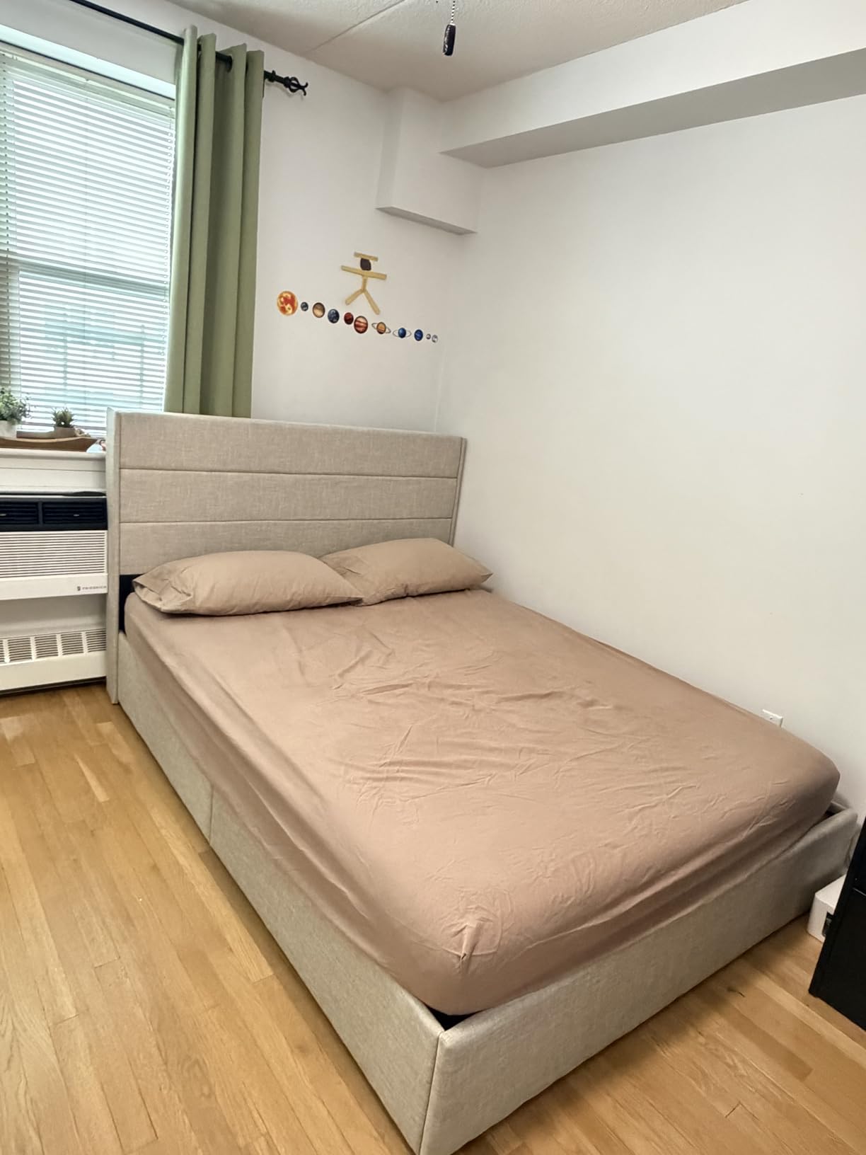 Allewie Queen Size Lift Up Storage Bed, Modern Wingback Headboard, Hydraulic Support, No Box Spring Needed, Light Beige customer photo 2