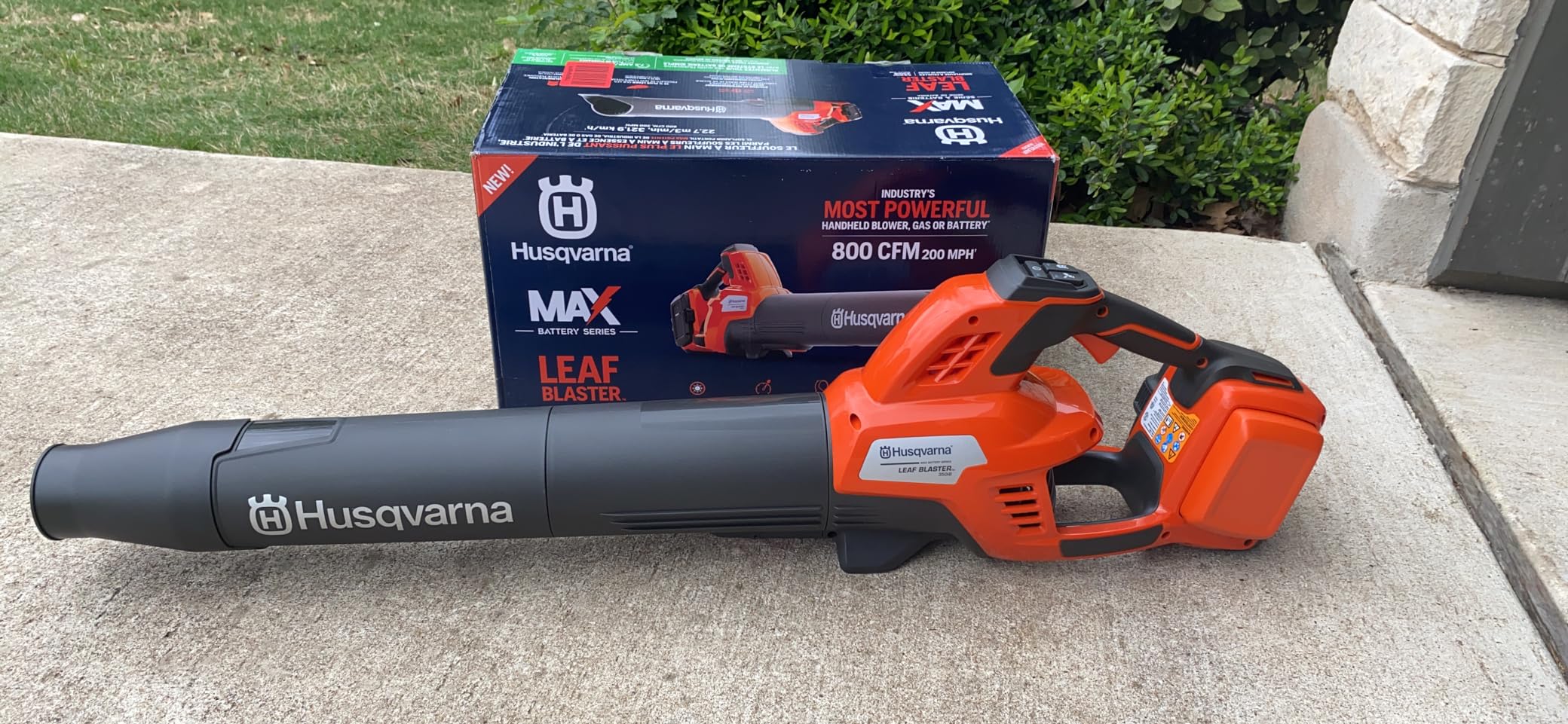 Husqvarna Leaf Blaster 350iB Battery Powered Cordless Leaf Blower, 200-MPH 800-CFM Blower with Brushless Motor and Quiet Operation, 40V Lithium-Ion 7.5 Ah Battery and Charger Included, 970569904 customer photo 1