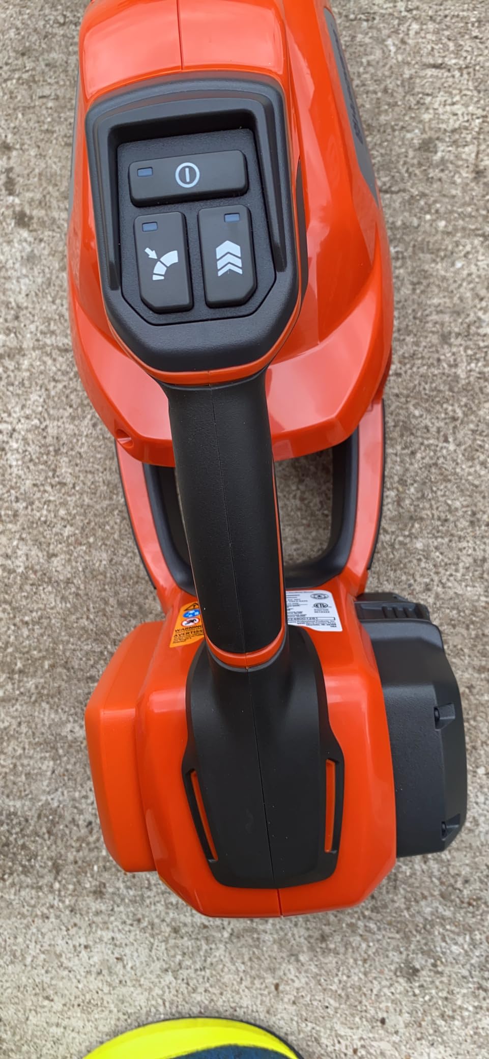 Husqvarna Leaf Blaster 350iB Battery Powered Cordless Leaf Blower, 200-MPH 800-CFM Blower with Brushless Motor and Quiet Operation, 40V Lithium-Ion 7.5 Ah Battery and Charger Included, 970569904 customer photo 2