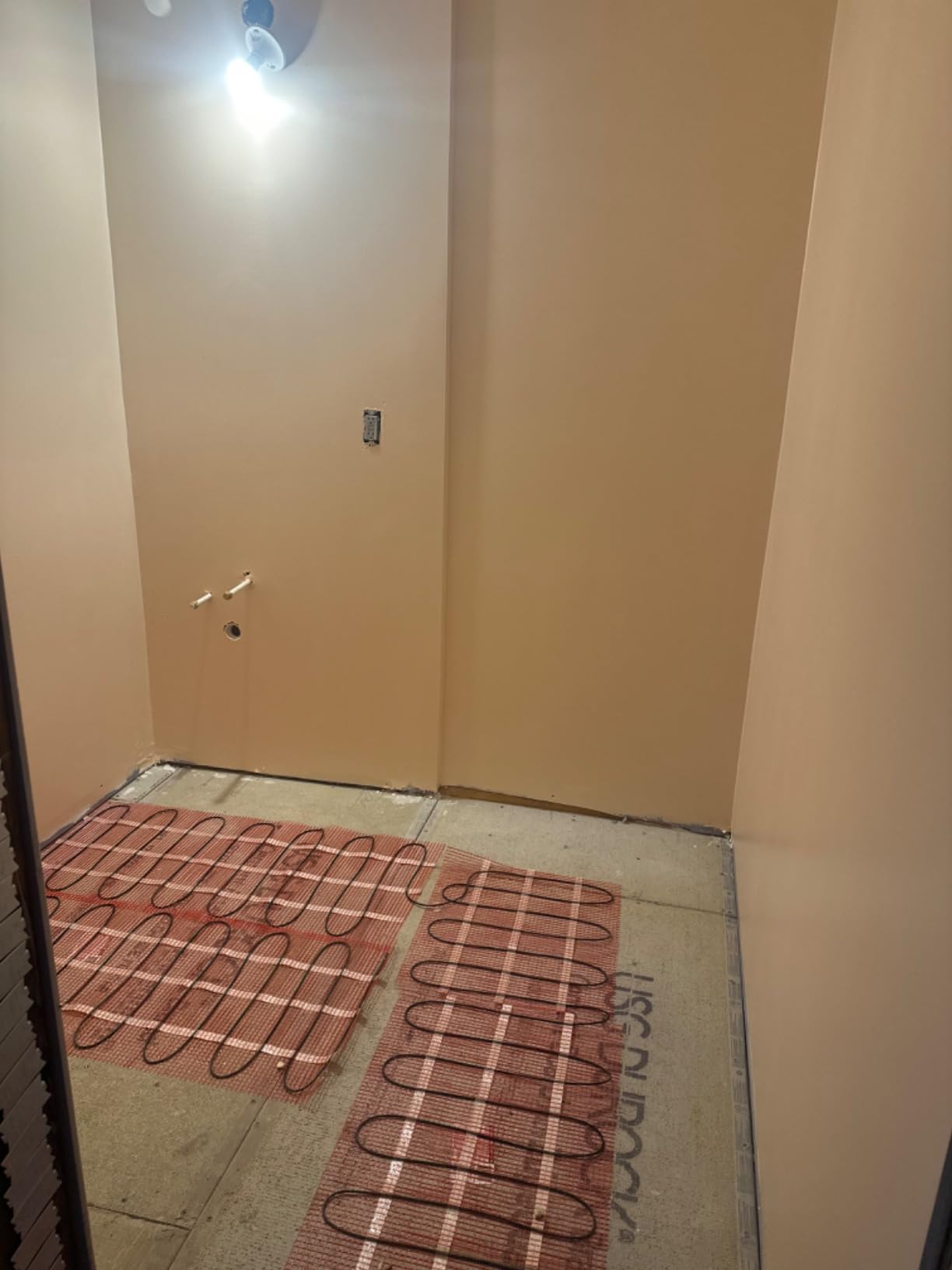 VEVOR Floor Heating Mat, 30 Sq.ft, Electric Radiant in-Floor Heated Warm System with Digital Floor Sensing Thermostat, Includes Installation Monitor, Adhesive Back for Easy Installation on The Floor customer photo 1