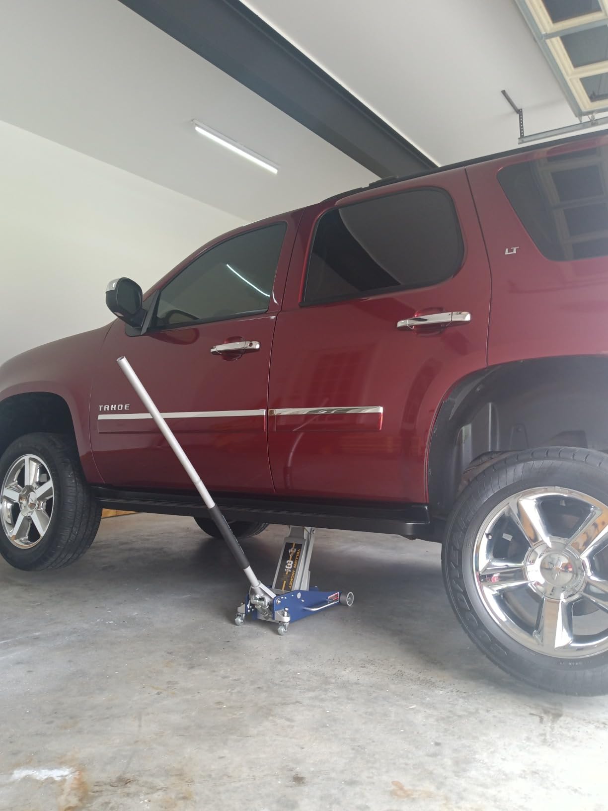 YELLOW JACKET Floor Jack 3 Ton Hydraulic Low Profile Aluminum and Steel Racing Car Jack with Fast Lifting Dual Pump for SUV,Truck, MVP,6600 lbs Capacity customer photo 1