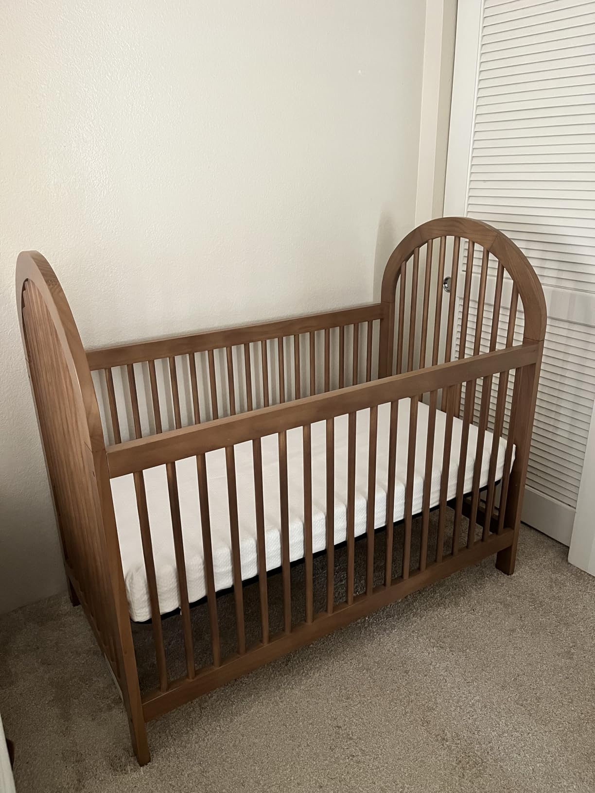 Soho Baby Everlee Convertible Island Crib, Honey Wood customer photo 2