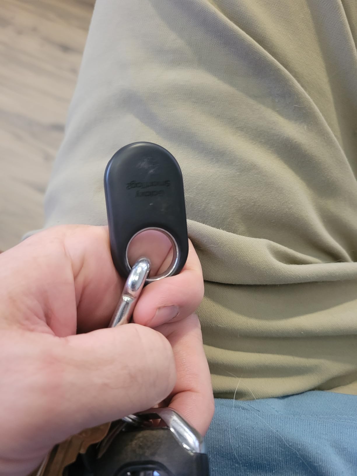 Galaxy SmartTag2, Bluetooth Tracker, Locator Tracking Device, Item Finder for Keys, Wallet, Luggage, Use w/Phones Tablets Android 11 or Later, 2023, 4 Pack, 2 Black, 2 White customer photo 2