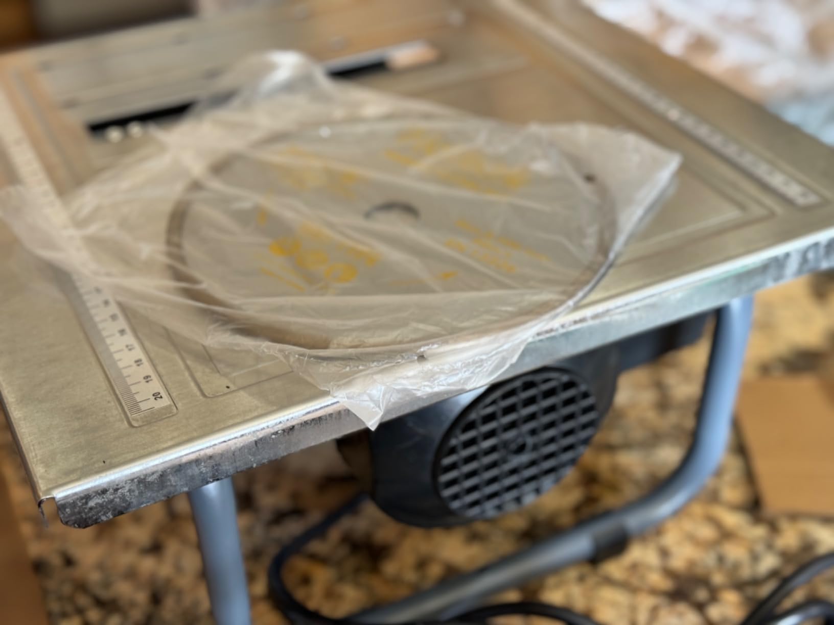 Hoteche 7-Inch Wet Tile Saw - 5A Motor Adjustable Cutting Depth Tile Cutter with Water Reservoir customer photo 1