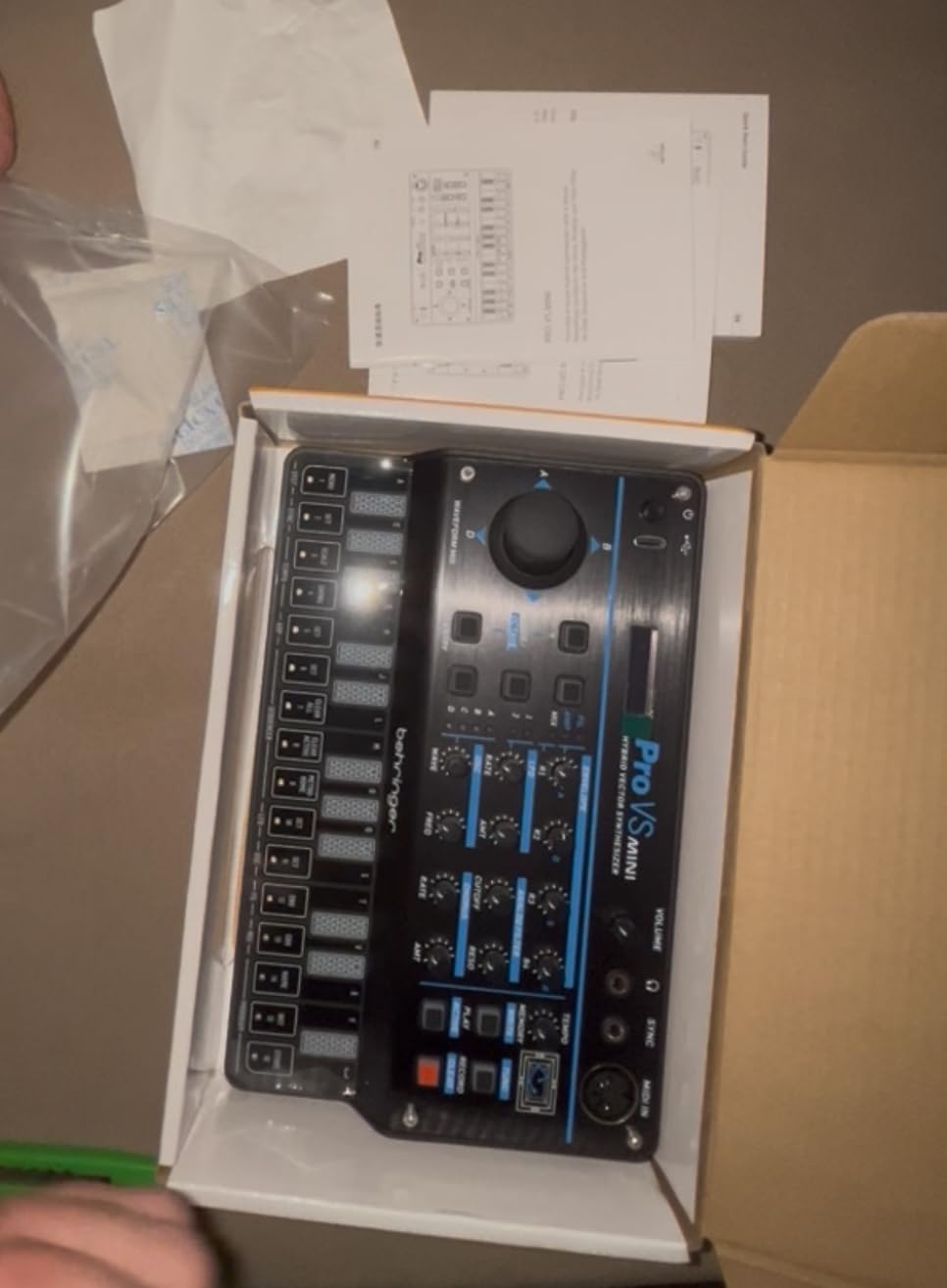Behringer Pro VS Mini Portable 5-Voice Hybrid Synthesizer with 4 Vector Morphing Oscillators Per Voice customer photo 2