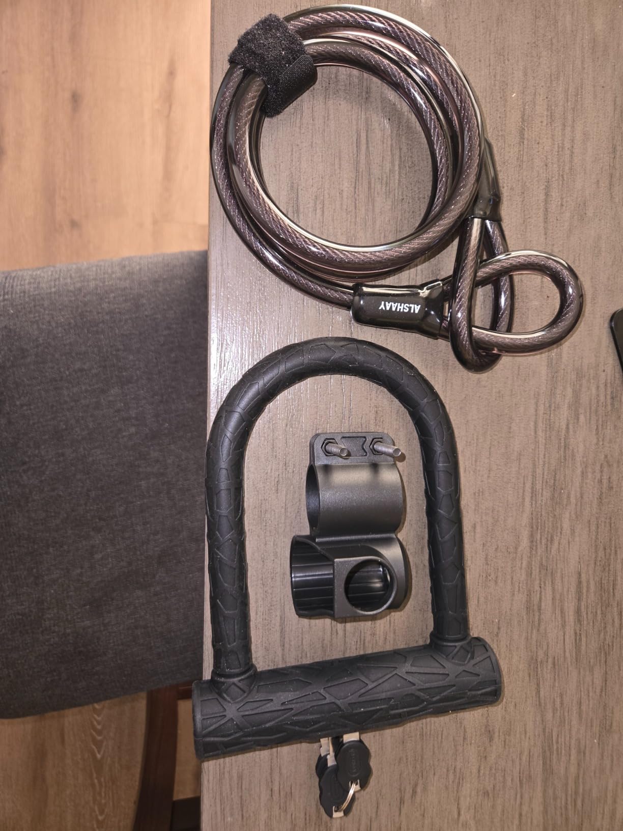 Heavy Duty Bike U Lock - Super Strong 12 Ton Shear, 20mm U Shape Lock Anti-Theft Silicone Covered Electric Scooter Lock Keyhole with Sliding Cover 4ft Steel Cable with Mounting Bracket and 3 Keys(L) customer photo 1