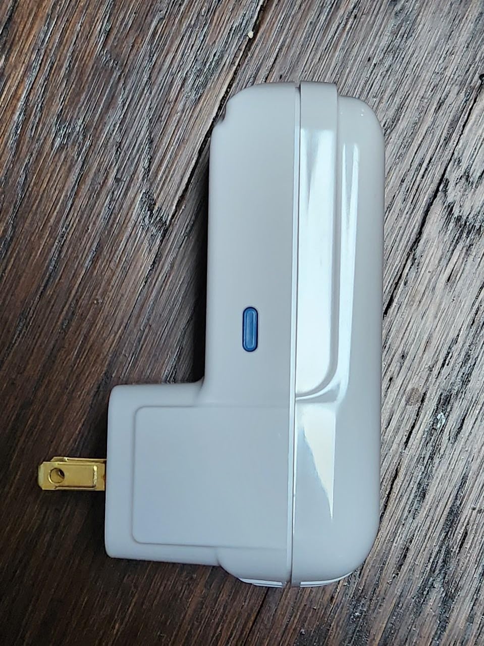 SunRADON lüft - Radon and Indoor Air Quality Monitor, Portable Plugin Continuously Measures Also VOC, eCO2, Temperature, Pressure, and Humidity | Wi-Fi Connected | Mobile App Included customer photo 2