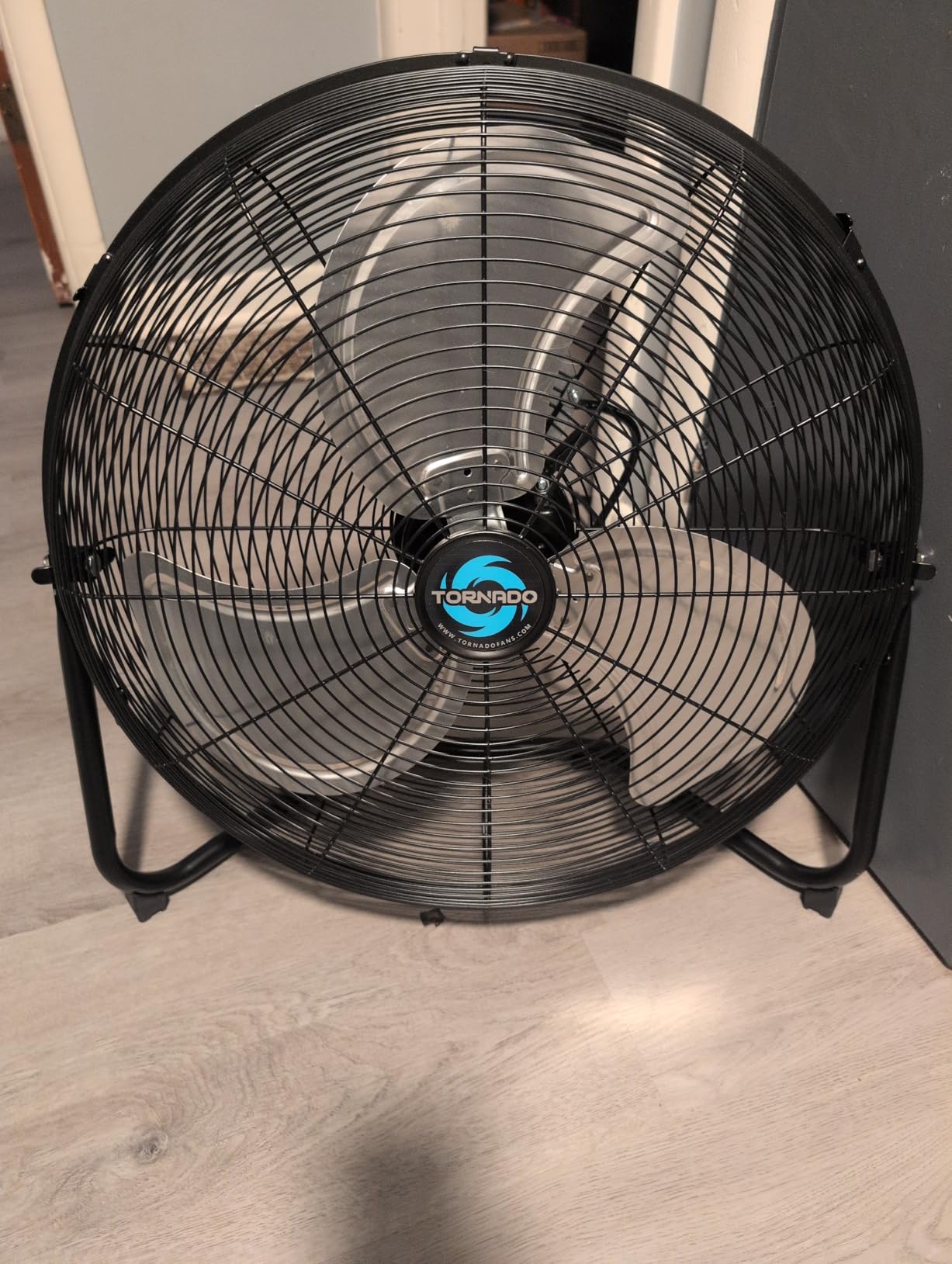 Tornado 20 Inch High Velocity Metal Floor Fan, 3-Speed Powerful Cooling for Industrial, Commercial, and Home Spaces, 120°Tilt, 6.0 FT Cord - UL safety Listed, Black customer photo 2