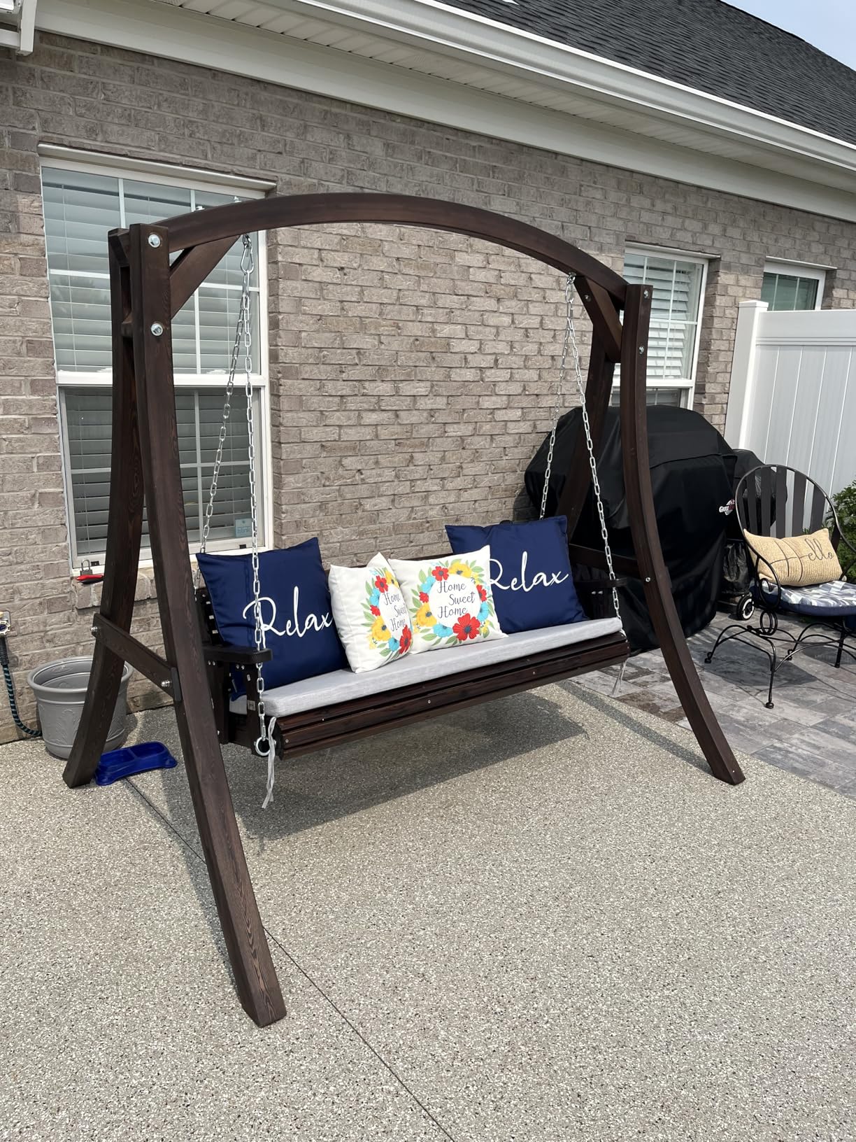 VINGLI Heavy Duty 880 LBS Patio Wooden Porch Swing Outdoor with Extra Cushion, Farmhouse Hanging Bench Tree Swing with Adjustable Chains for Yard | Garden | Lawn | Balcony (5 FT, Rustic) customer photo 2