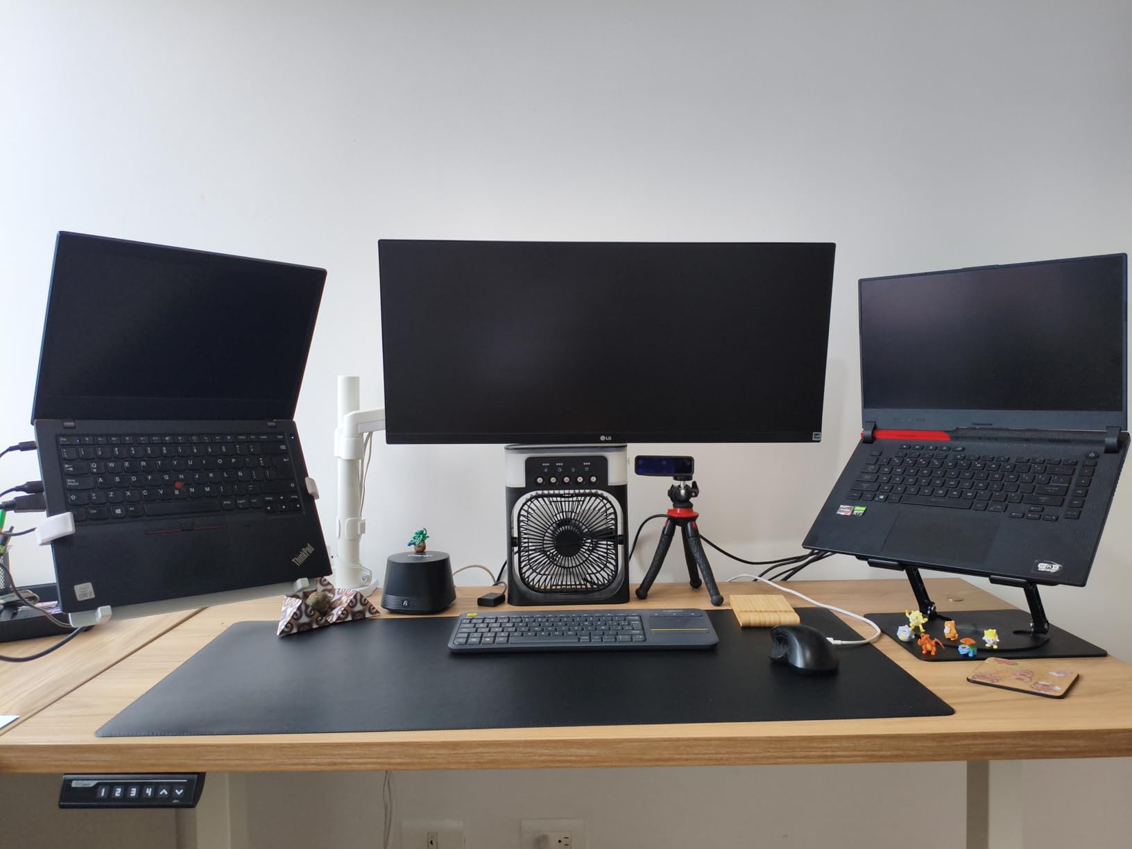UGREEN HDMI KVM Switch 1 Monitor 2 Computers, with 4 USB Ports 4K@60Hz KVM Switches for Sharing One Monitor Keyboard Mouse Printer with 2 HDMI Cables, 2 USB Cables, Desktop Controller customer photo 1