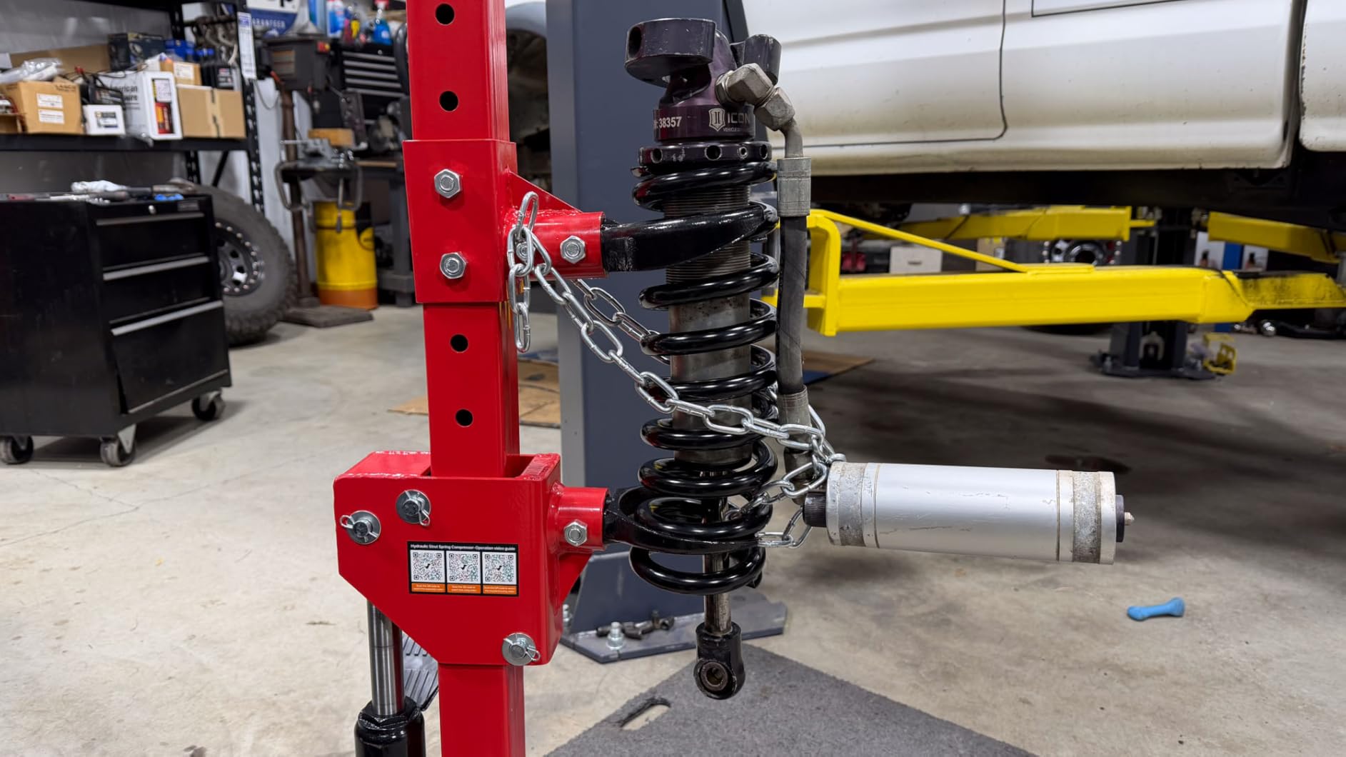 VEVOR Hydraulic Strut Spring Compressor - 4.5 Ton/9920 LBS Jack Capacity, 1 Ton Rated Compression Force, Auto Coil Tool for Removing customer photo 1