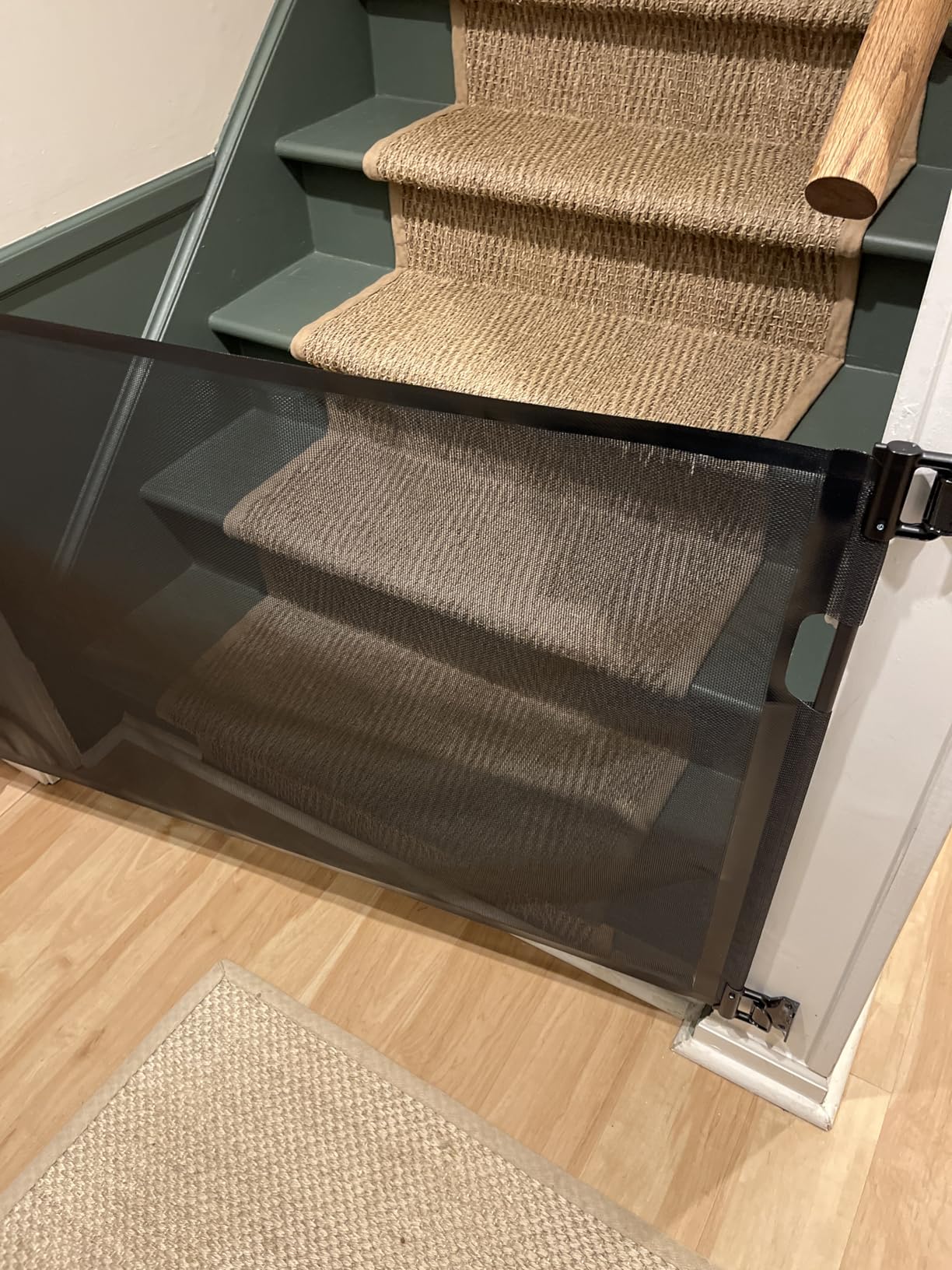 Retractable Baby Gate for Doorways and Stairs, Mesh Safety Gate for Pet, Indoor & Outdoor Use, One-Hand Operation, Easy Installation, 33.6