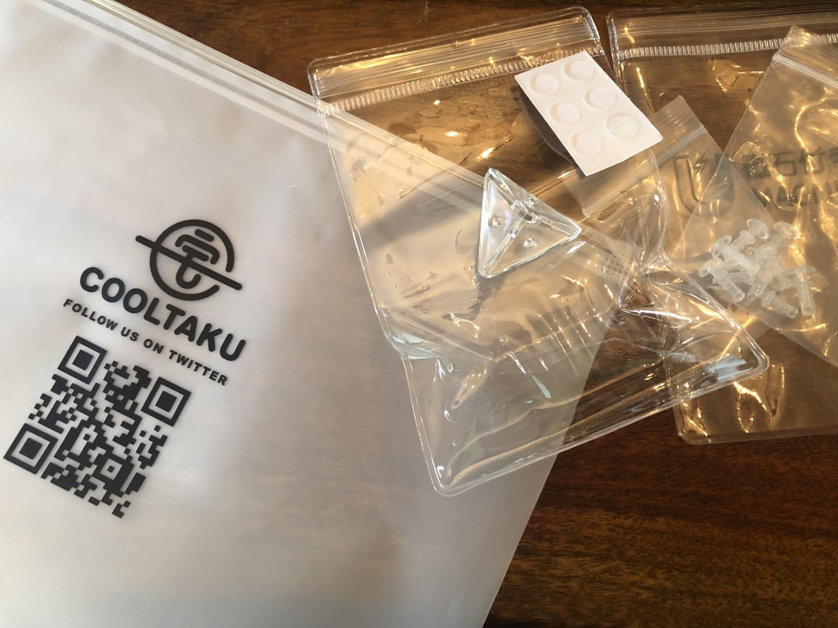 Acrylic Display Case, Mirrored Back and Base, UV Protected, Front Door with Magnetic Buckle, Display Box, Dustproof Showcase for Figures, Collections, Models, Toys (8x8x10 inch, 20x20x25 cm) customer photo 1