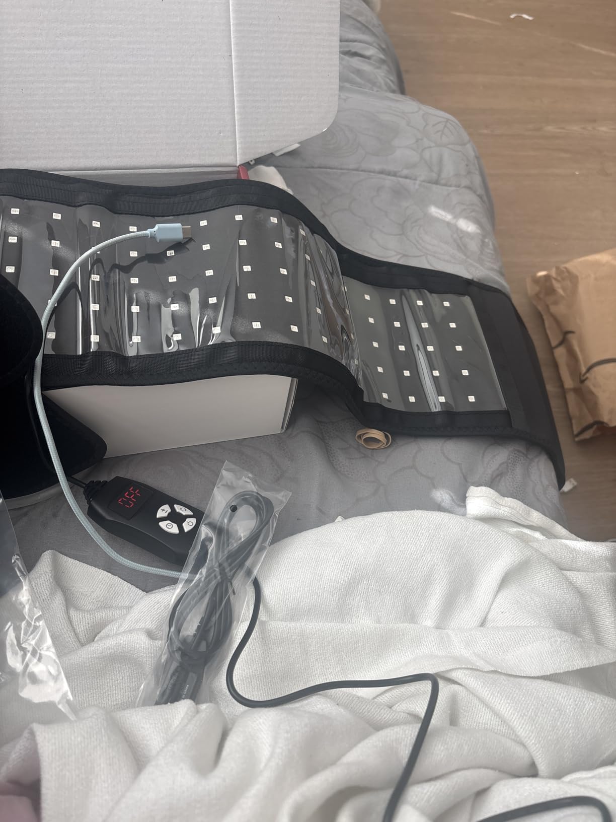 Red Light Therapy for Body, Infrared Light Therapy for Belt Shoulder Waist, Upgraded 3 in 1 LED Beads, 660nm Red Light & 850nm Near Infrared Light Therapy Belt Wrap Timer Remote Control customer photo 1