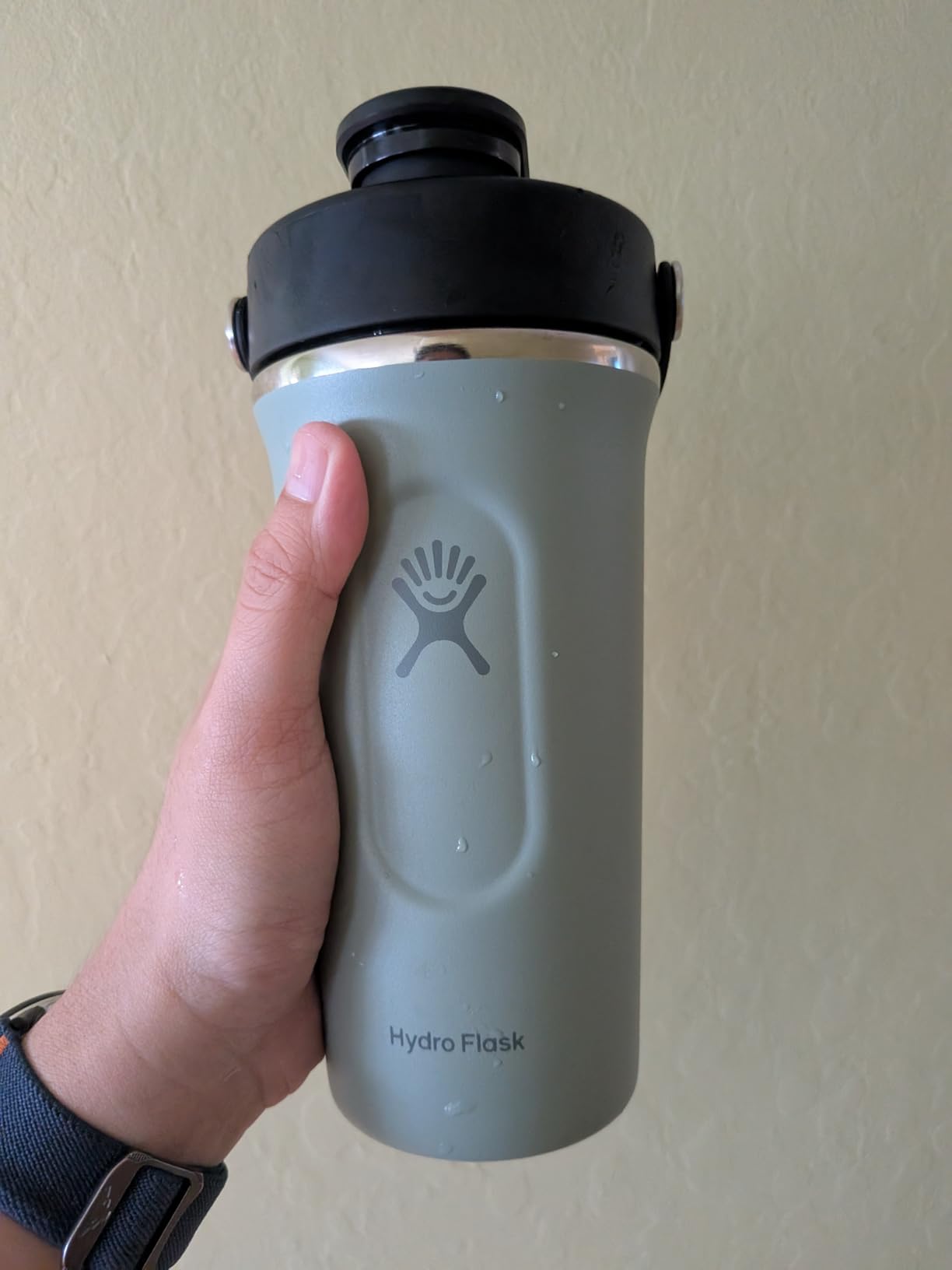 Hydro Flask Shaker Bottle - Insulated Stainless Steel Gym Bottle for Pre Workout & Protein 24 Oz Black customer photo 1