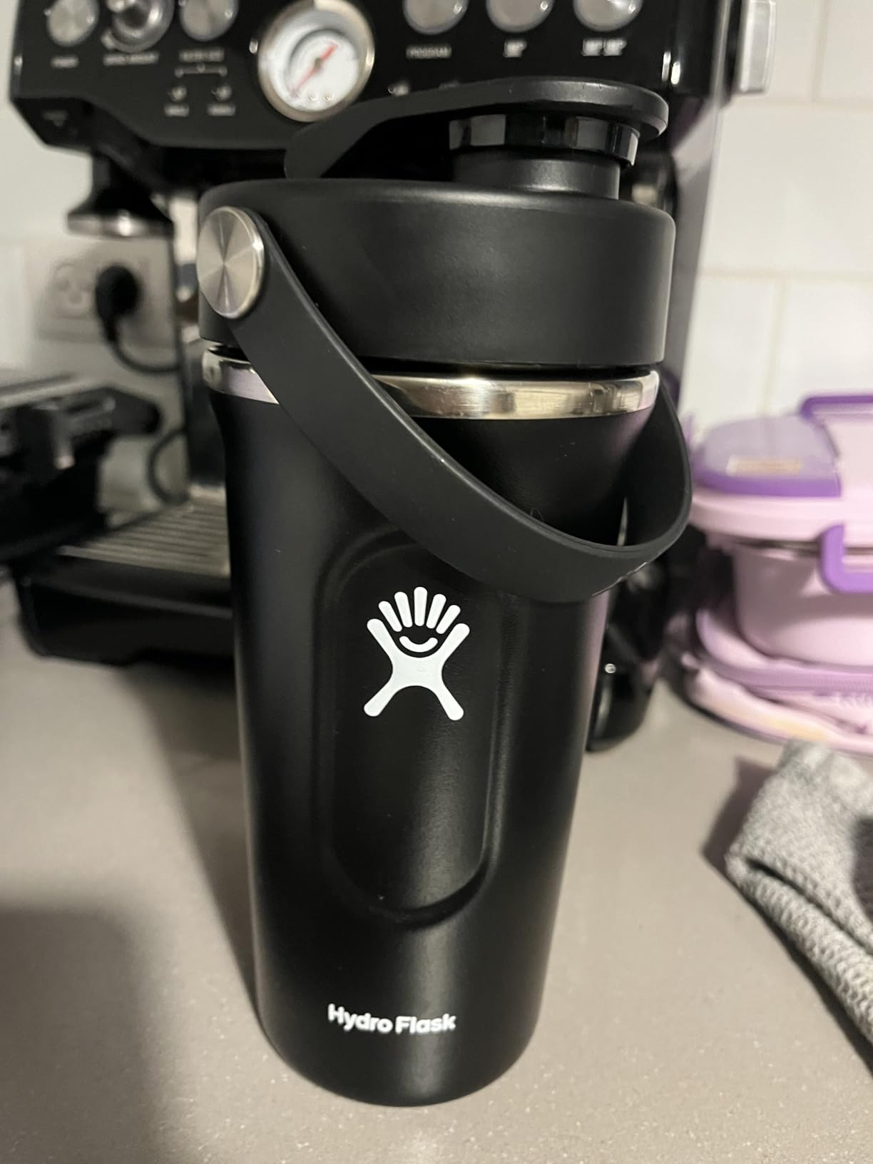 Hydro Flask Shaker Bottle - Insulated Stainless Steel Gym Bottle for Pre Workout & Protein 24 Oz Black customer photo 2