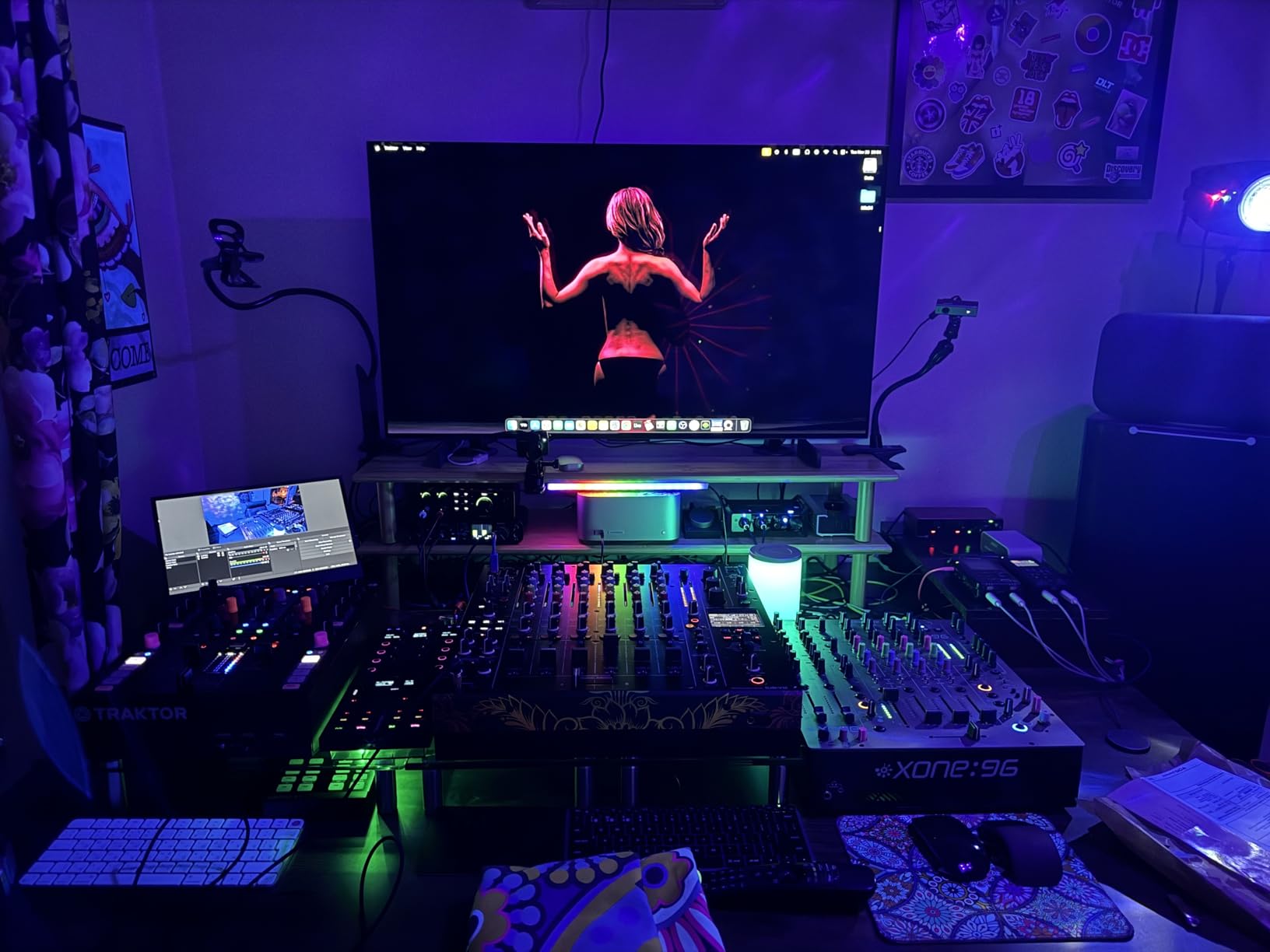 Zoom R4 MultiTrak 32-Bit Float Recorder with Stereo Bouncing, 2 XLR/Combo Inputs, Built-In Microphone, Effects, Rhythms, Battery Powered, and Audio Interface customer photo 2