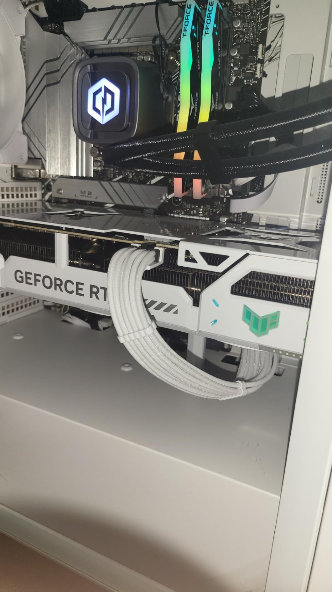 CableMod RT-Series Pro ModMesh Sleeved 12V-2x6 12VHPWR StealthSense PCIe Cable for ASUS/Seasonic/Phanteks (White, 16-pin to Dual 8-pin, 60cm) customer photo 1