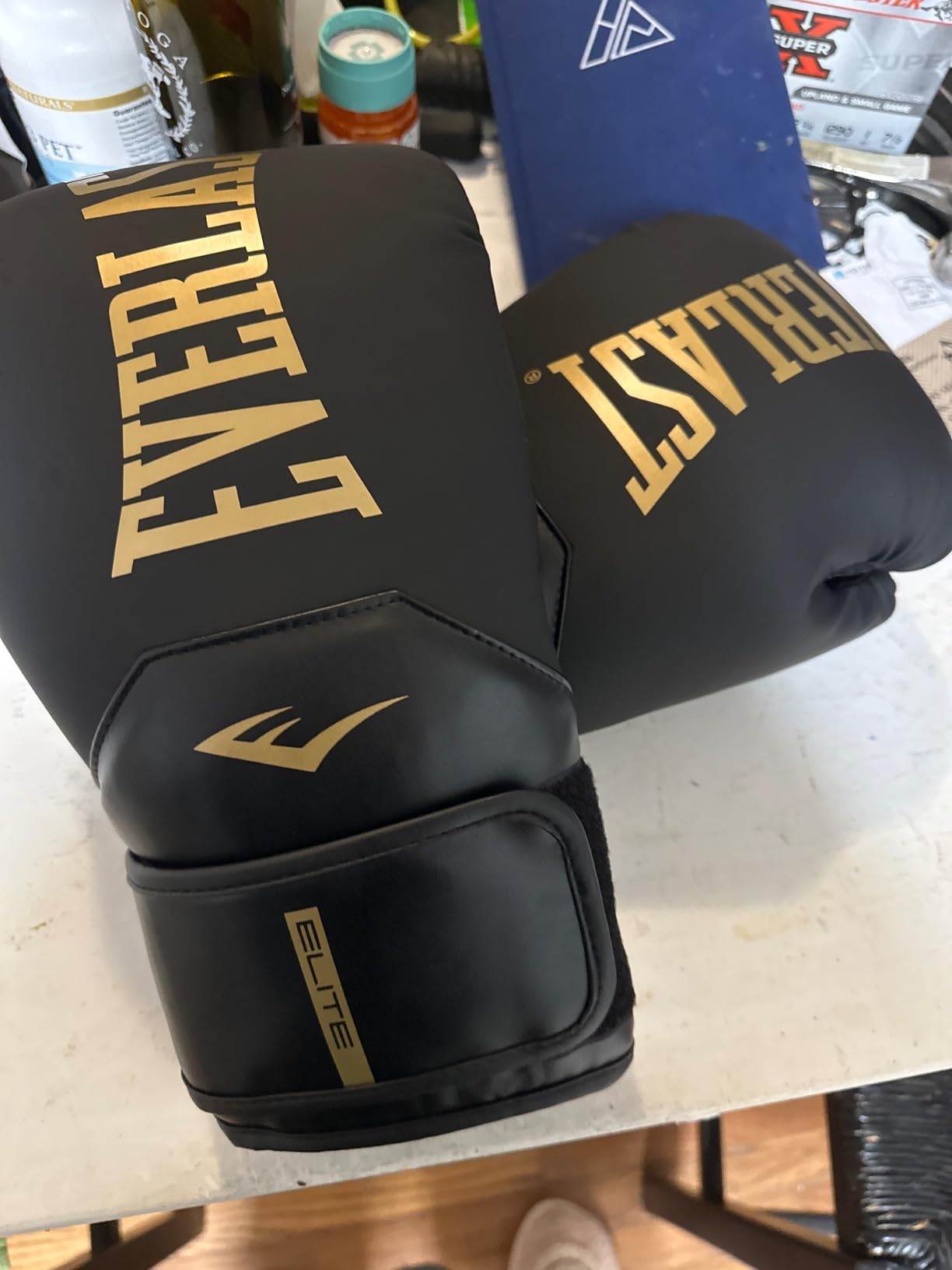 Everlast Elite 2 Boxing Gloves | Pro Training & Heavy Bag Gloves | Men & Women | Ventilated Palm | Multi-Layer Protection | Black/Gold, 16 oz customer photo 2