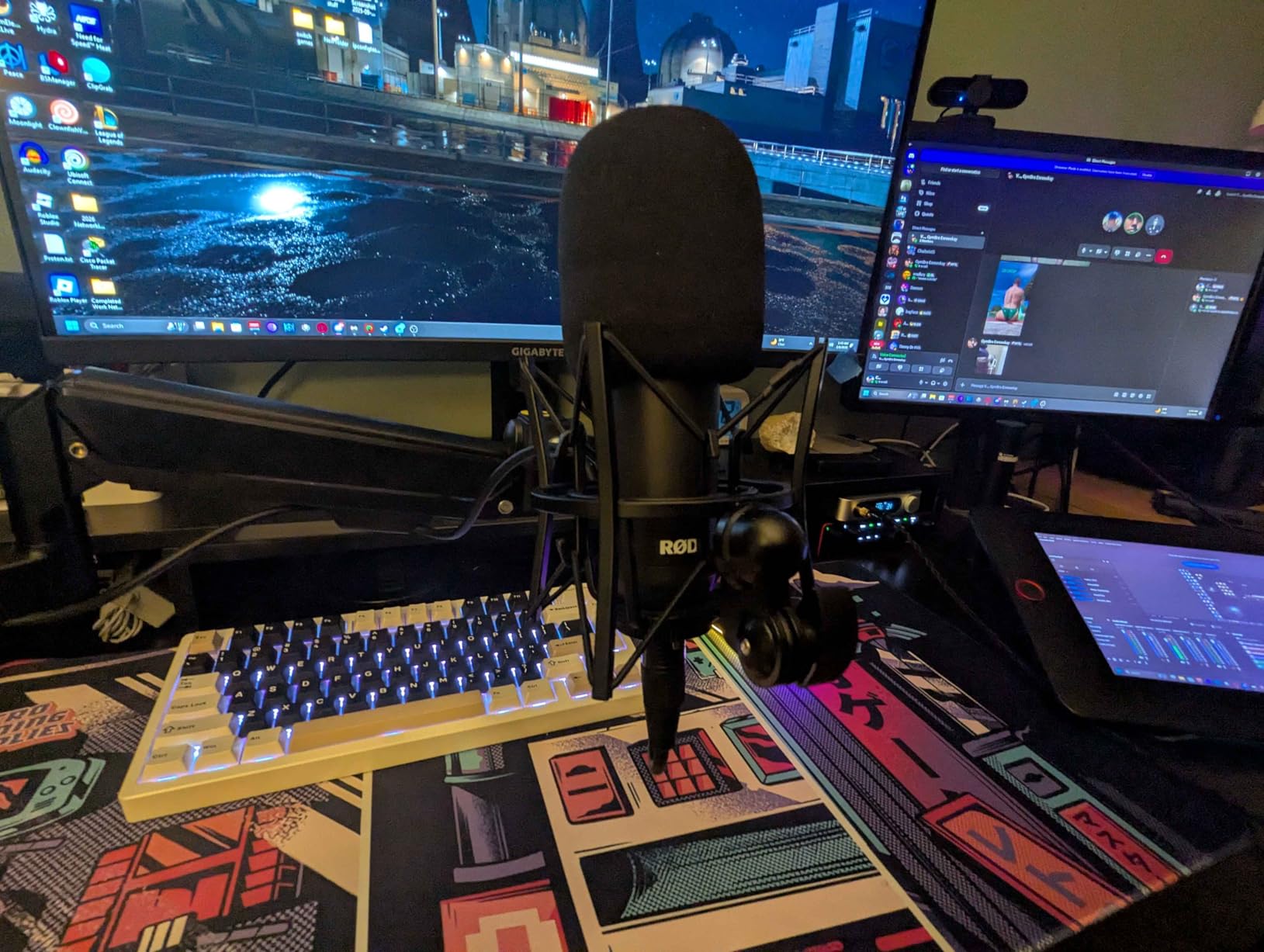 Rode NT1 Signature Series Large-Diaphragm Condenser Microphone with Shock Mount, Pop Filter and XLR Cable customer photo 1