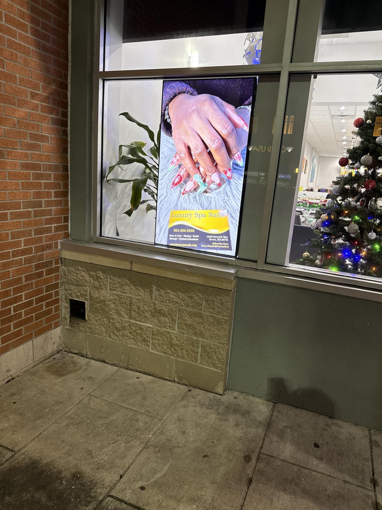 EZ AD TV Digital Signage Player, Digital Signage 4k Player Kit, Auto-Post Content, Cloud-Controlled, Add Your PowerPoint Presentation, Free Plan & Mobile App, Includes Premium Template Library customer photo 1