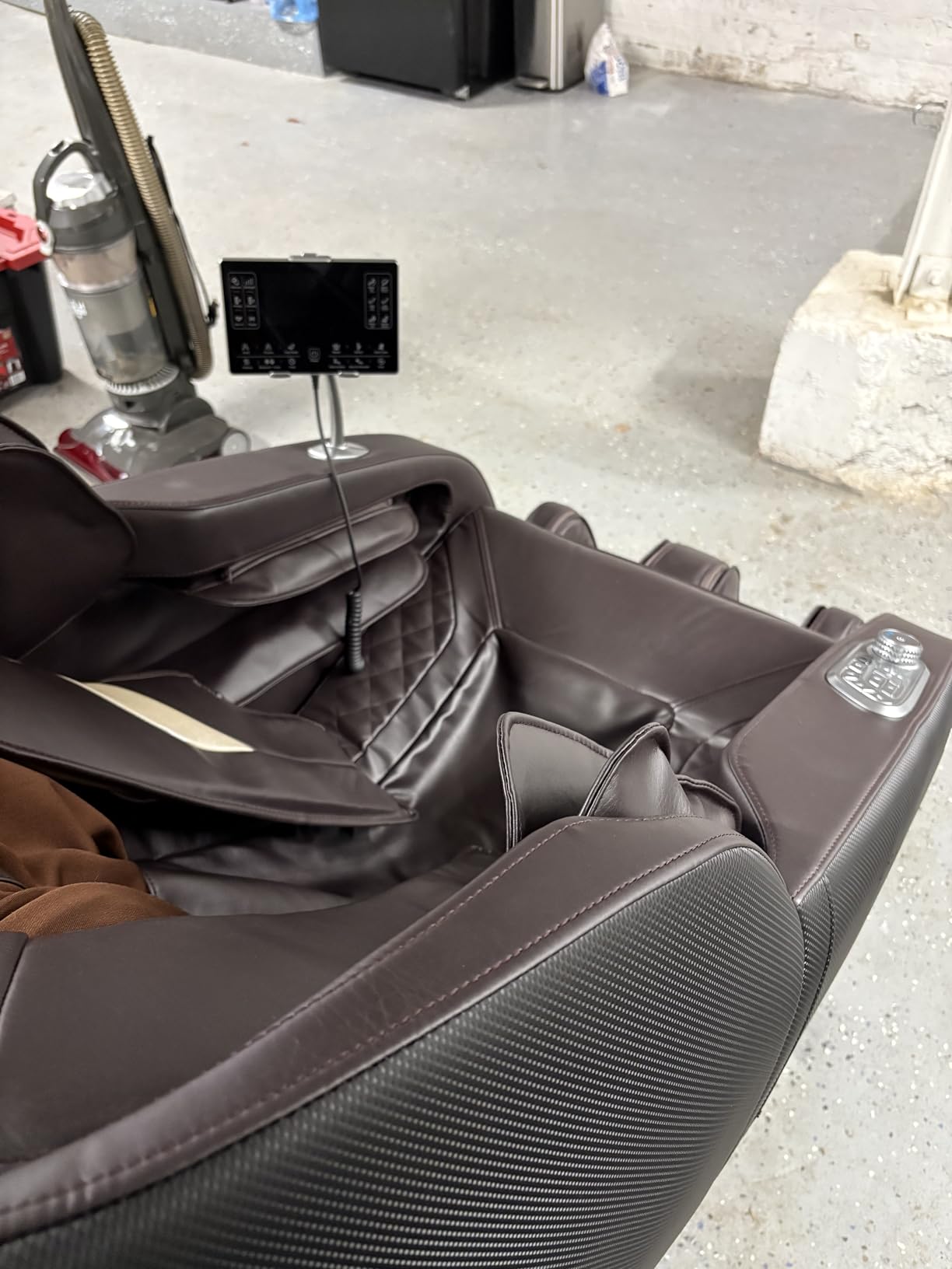 iBooMas Massage Chair Full Body, 6 Massage Intensities Zero Gravity SL-Track Shiatsu Massage Chair with 18 Modes, 40 Airbags, 5 Heating Area, Body Scan, Extendable Footrest, Foot Roller customer photo 2