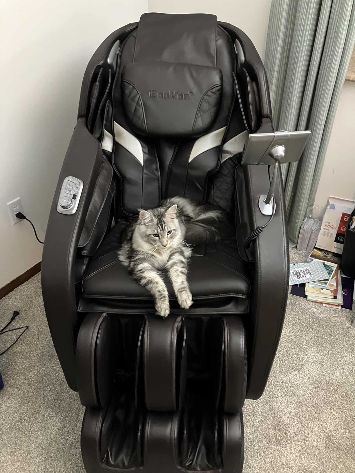 iBooMas Massage Chair Full Body, 6 Massage Intensities Zero Gravity SL-Track Shiatsu Massage Chair with 18 Modes, 40 Airbags, 5 Heating Area, Body Scan, Extendable Footrest, Foot Roller customer photo 4