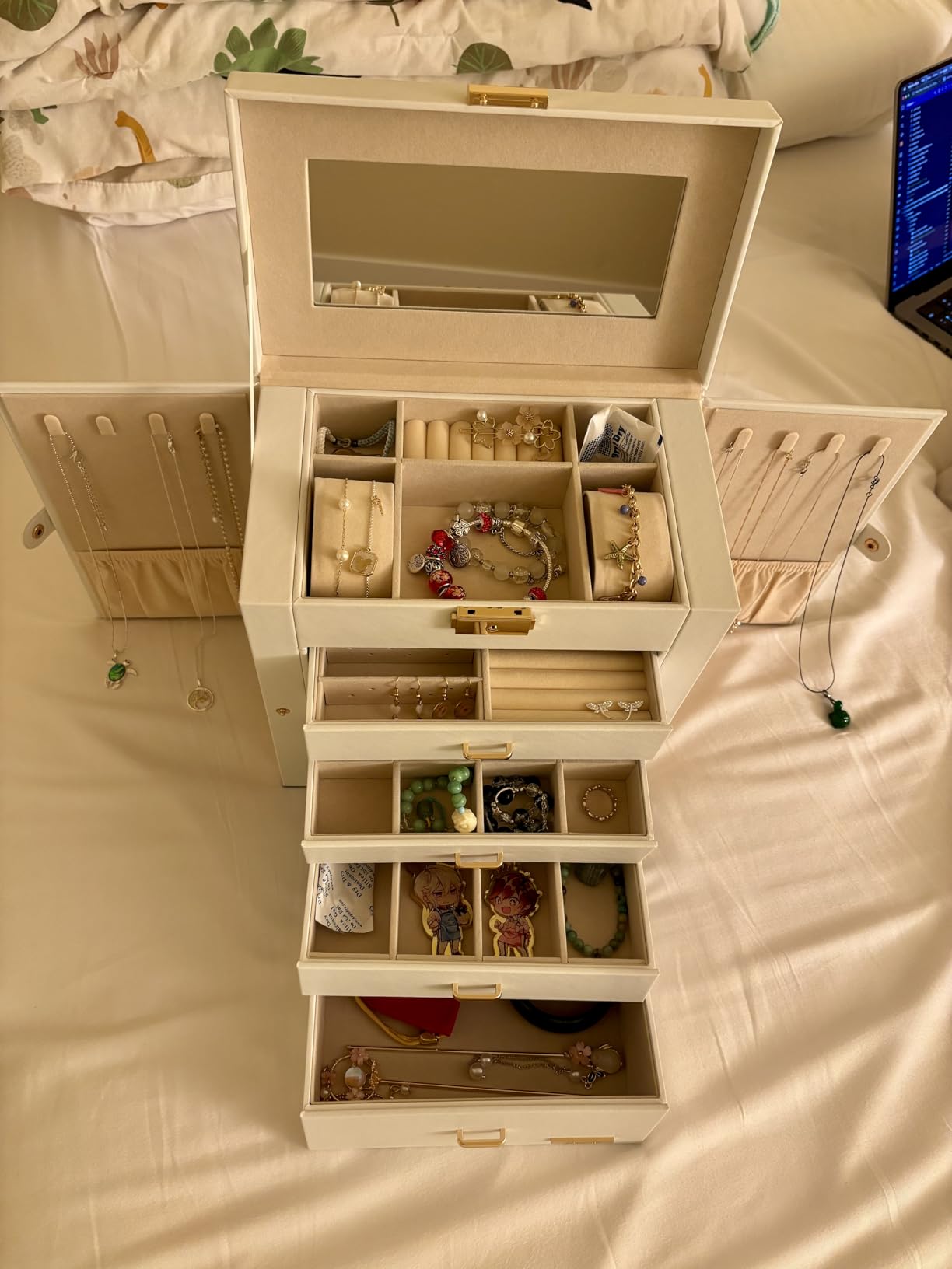 Homde Synthetic Leather Huge Jewelry Box Mirrored Watch Organizer Necklace Ring Earring Storage Lockable Gift Case (White + Gold) customer photo 2