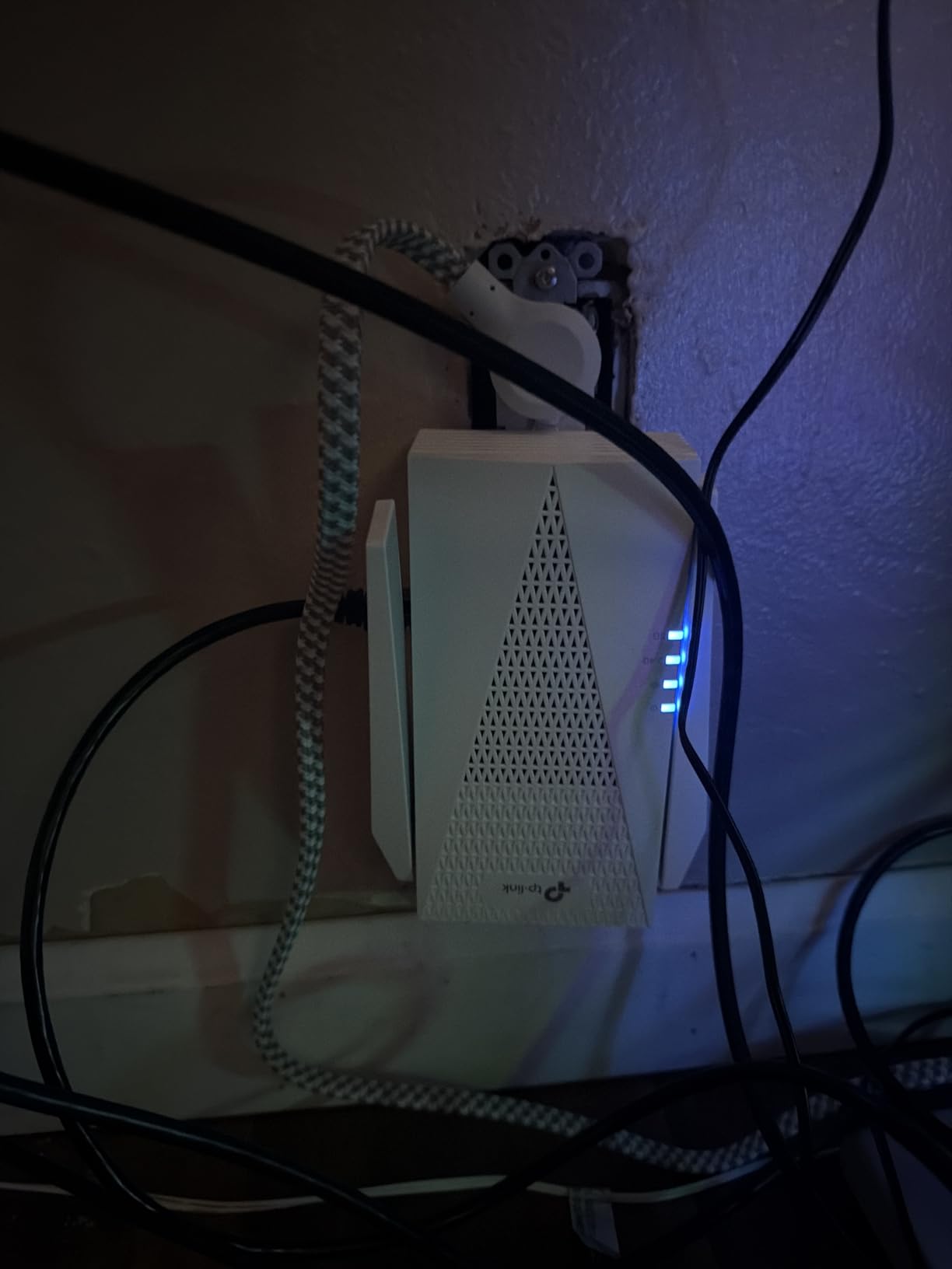 TP-Link RE615X AX1800 WiFi 6 Range Extender w/Ethernet Port | 1.8G Dual-Band Wireless Repeater Amplifier | Up to 2100 Sq. Ft., 64 Devices customer photo 2