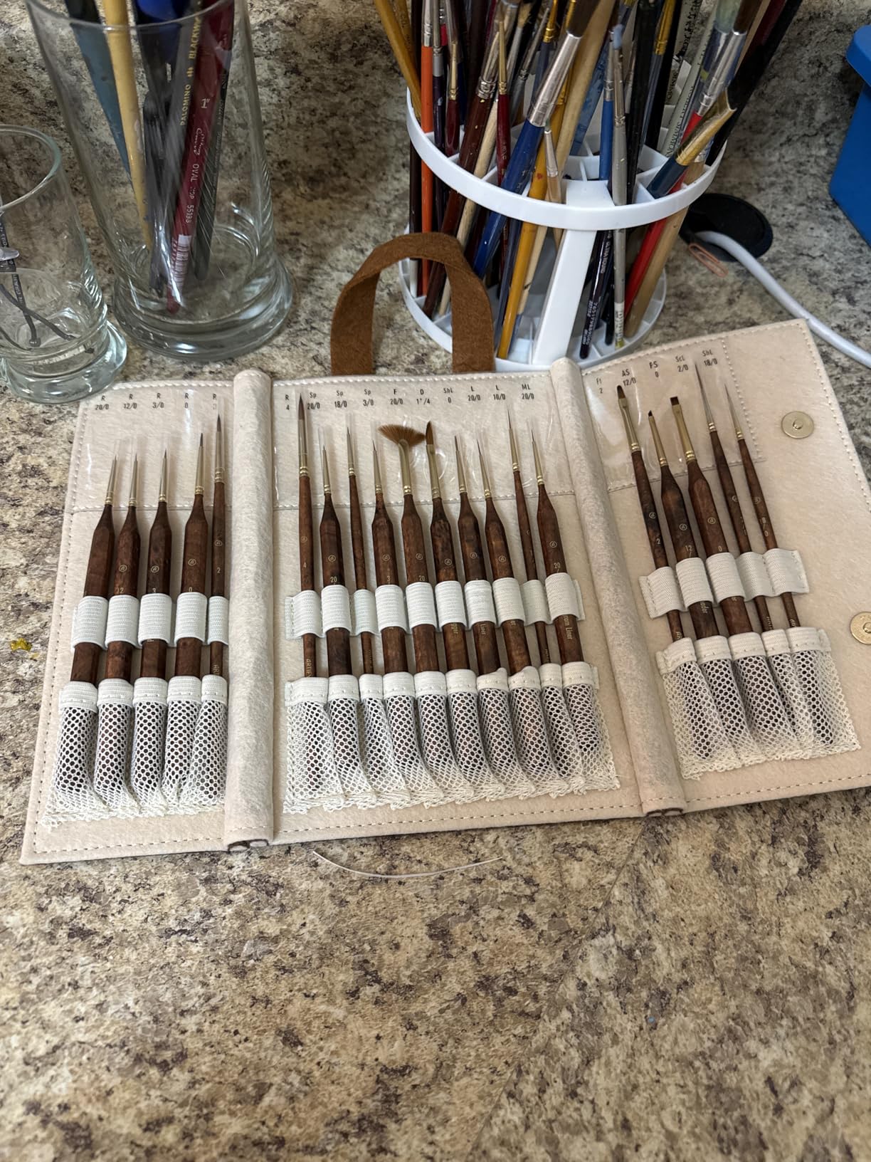 Artify Extreme Detail Paint Brushes Set, 10pcs Multi-Shape Fine Detail Brushes with Portable Bag, Ultra Fine Paint Brush Set for Miniature & Illustration Painting customer photo 1