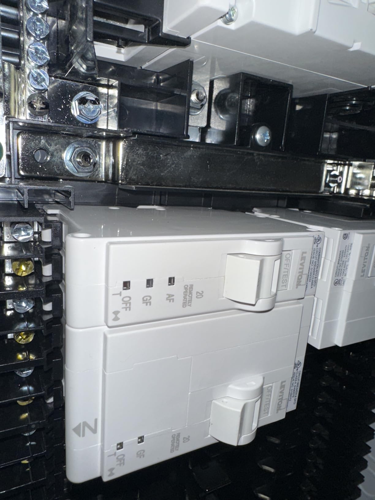 Leviton LB120-ST 2nd Gen Smart Circuit Breaker with Remote Control, Standard, 1-Pole 20 Amp, 120-Volt, 10kA Interrupt Rating customer photo 2