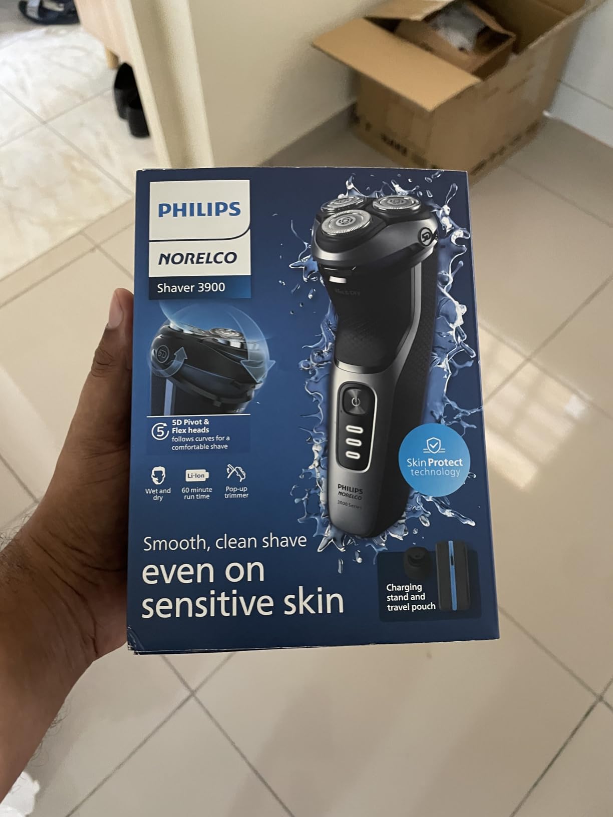 Philips Norelco Shaver 3600 Series, Wet and Dry Electric Shaver, P-Cap, Travel Pouch, Storm Blue, Model S3243/91 customer photo 1