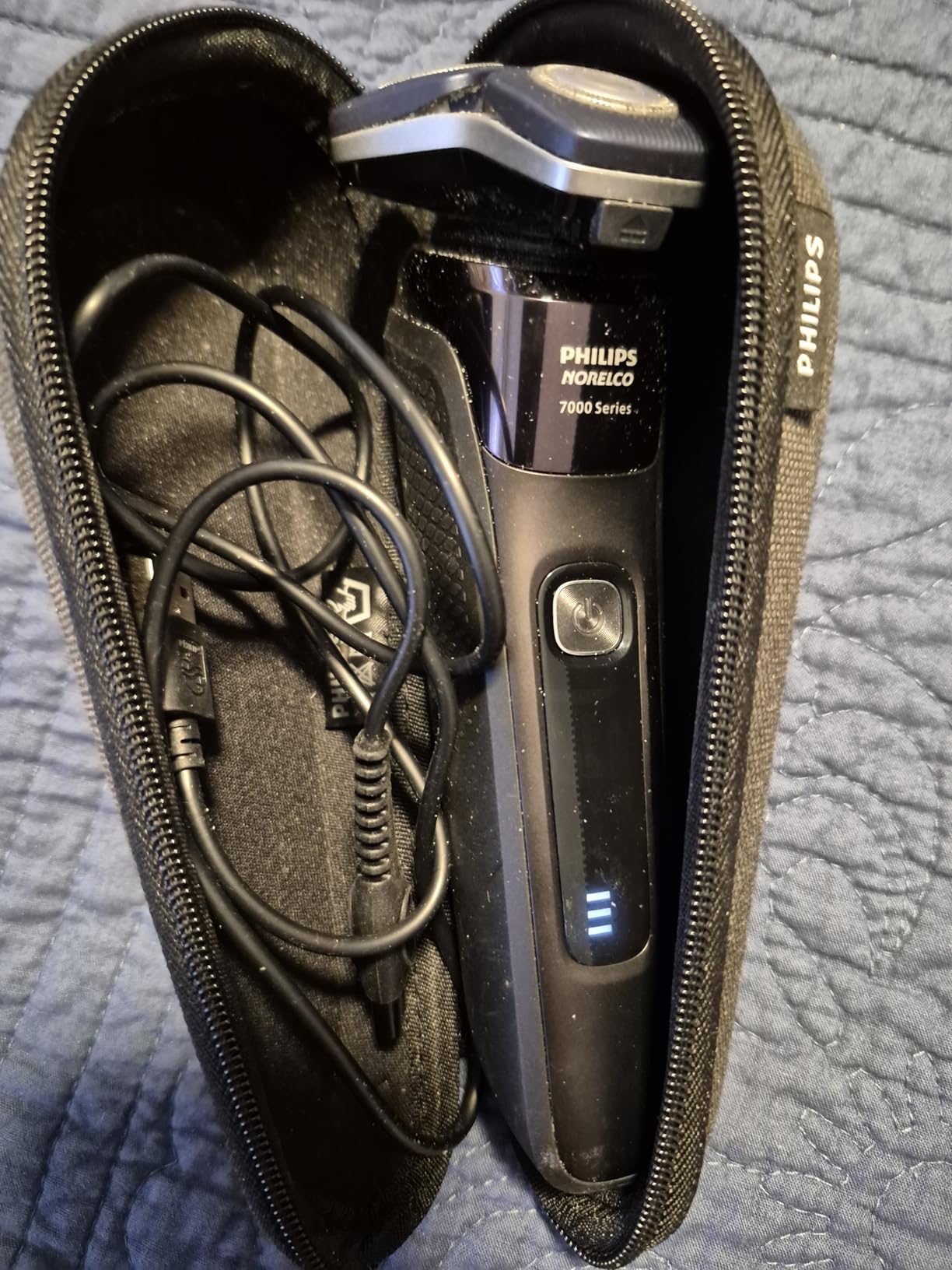 Philips Norelco Shaver 3600 Series, Wet and Dry Electric Shaver, P-Cap, Travel Pouch, Storm Blue, Model S3243/91 customer photo 2