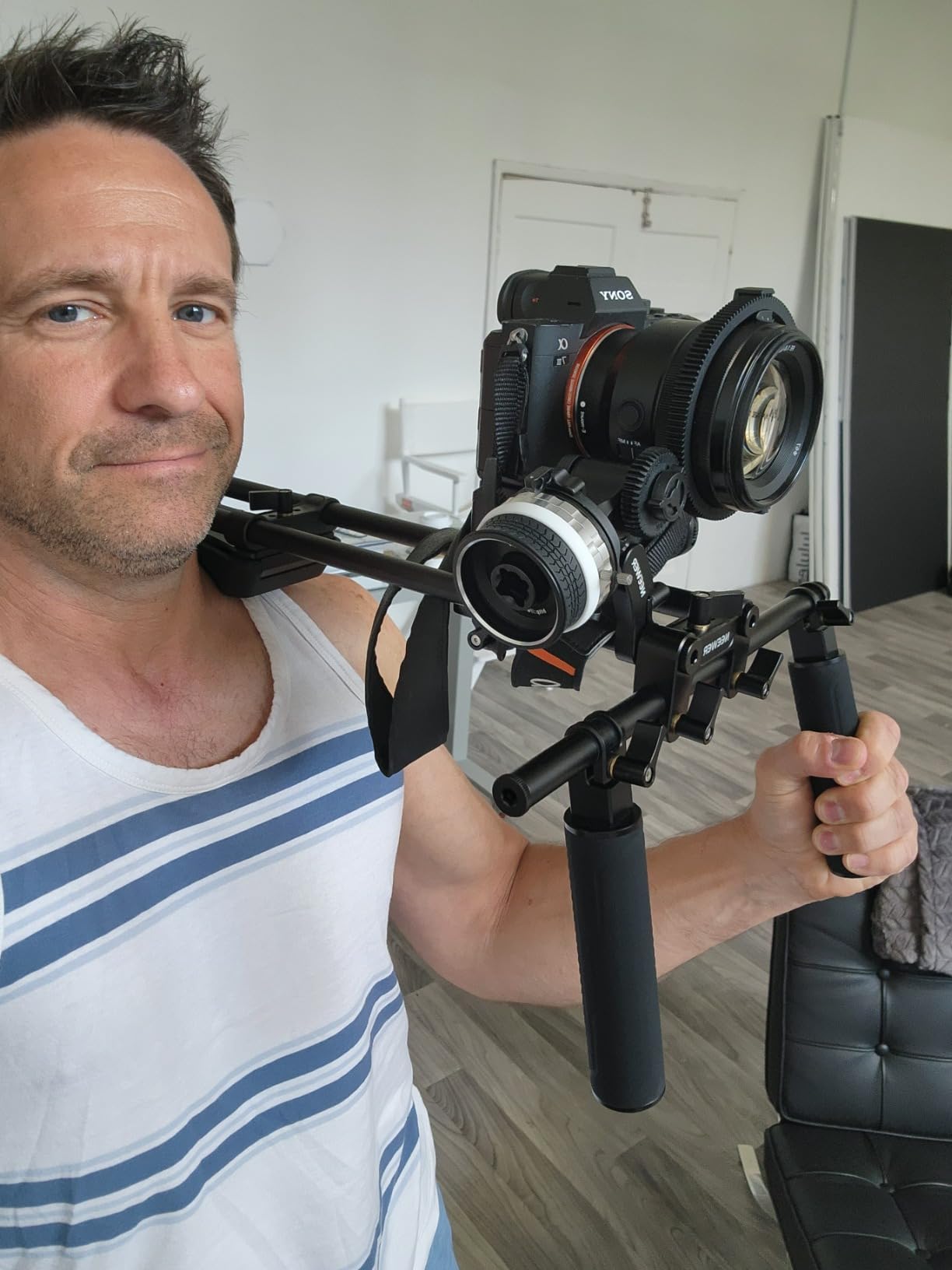 NEEWER Shoulder Mount Video Rig with Arca Quick Release DSLR Camera & Camcorder Mounting, Dual Handles 15mm Rods (16/40cm), Filmmaking Video Stabilizer Compatible with SmallRig Follow Focus, SR007 customer photo 1