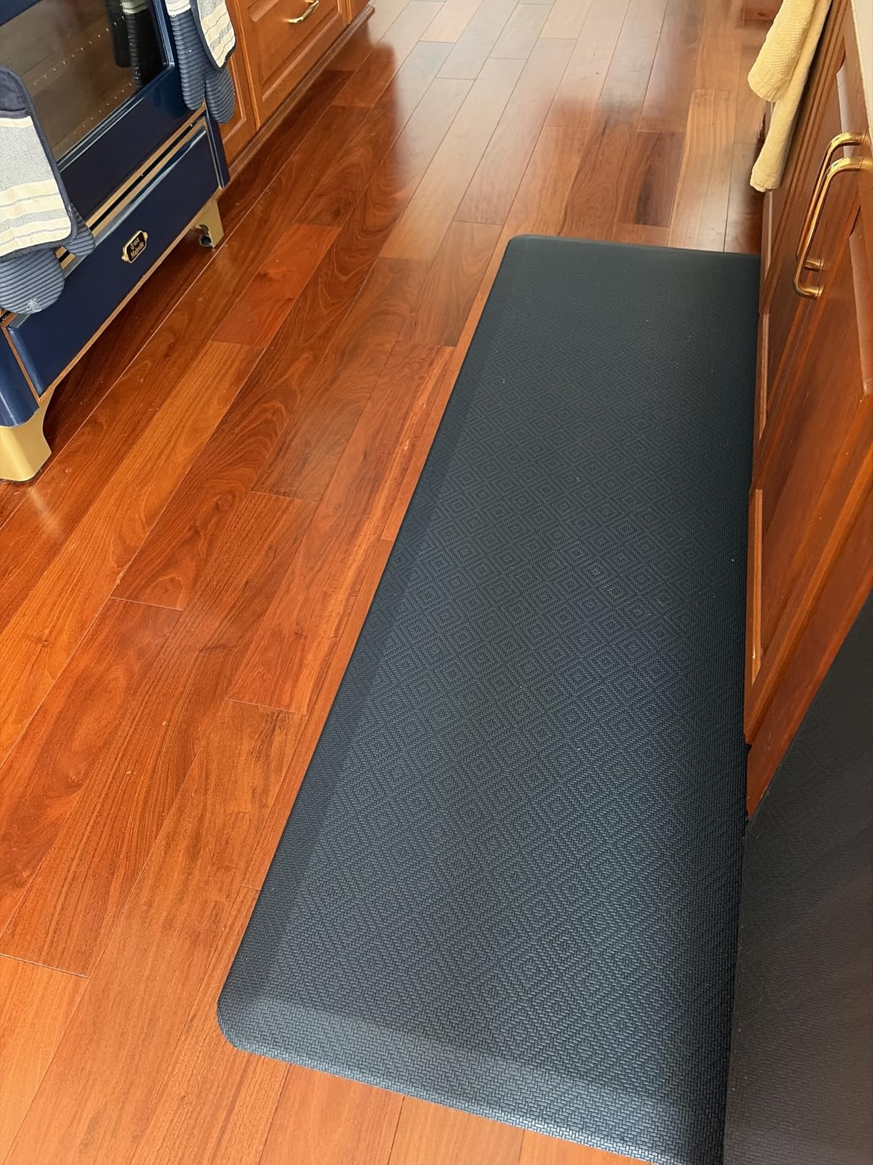 Ophanie Kitchen Mats for Floor, 3/4 inch Thick, 20x32 Anti Fatigue Cushioned Mat, Kitchen Rugs, Waterproof, Comfort Ergonomic Standing Mat for Office, Home, Sink with 99+ Pairs of Anti-Slip Bottom Ridges customer photo 1