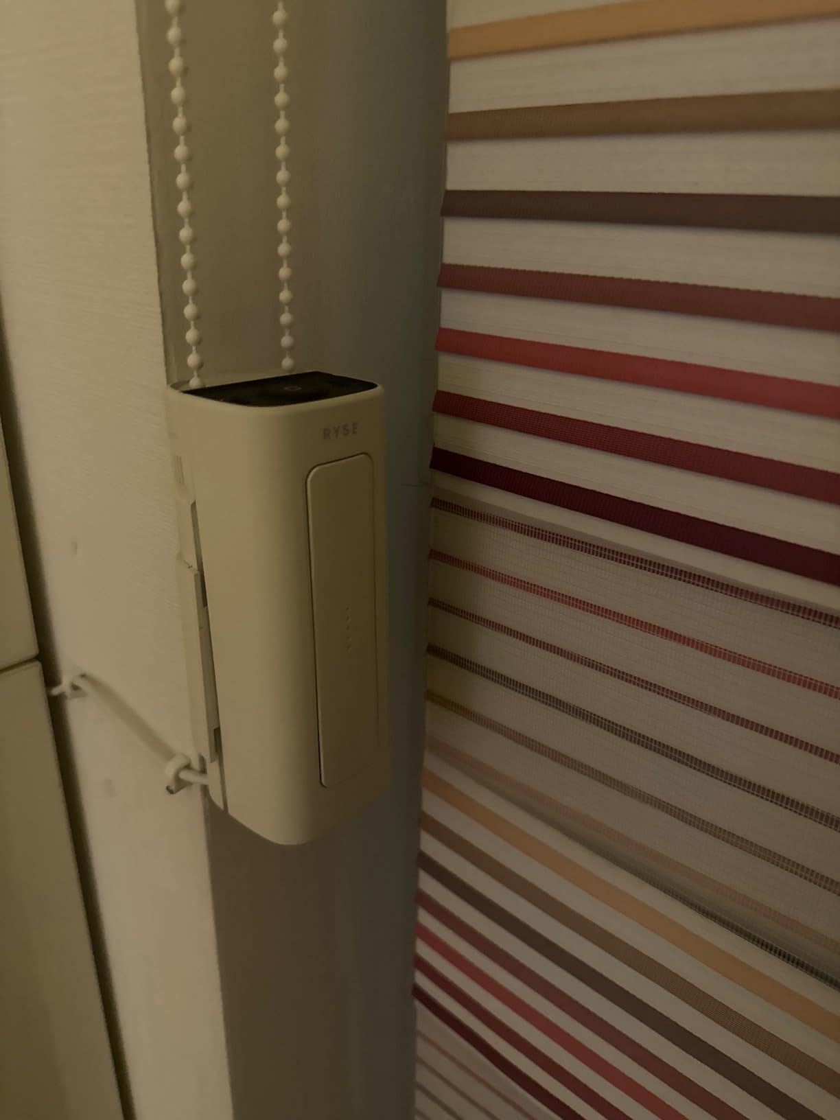 RYSE SmartShade & Wired Plug | Retrofit & Upgrade Existing Beaded Blinds | Convert Normal Shades into Motorized Electric Shades | Easy Control with RYSE Smartphone App | Lifts Blinds up to 9ft x 9ft customer photo 1