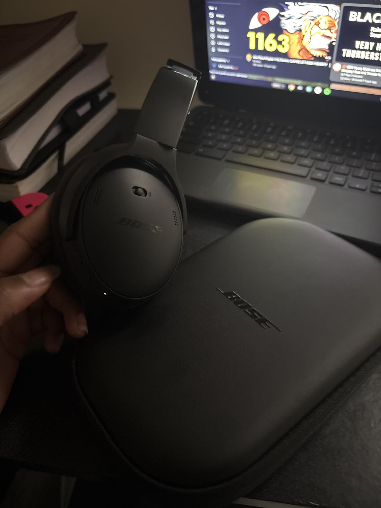 Bose QuietComfort Wireless Noise Cancelling Headphones, Bluetooth Over Ear Headphones with Up to 24 Hours of Battery Life, Black (Renewed) customer photo 1