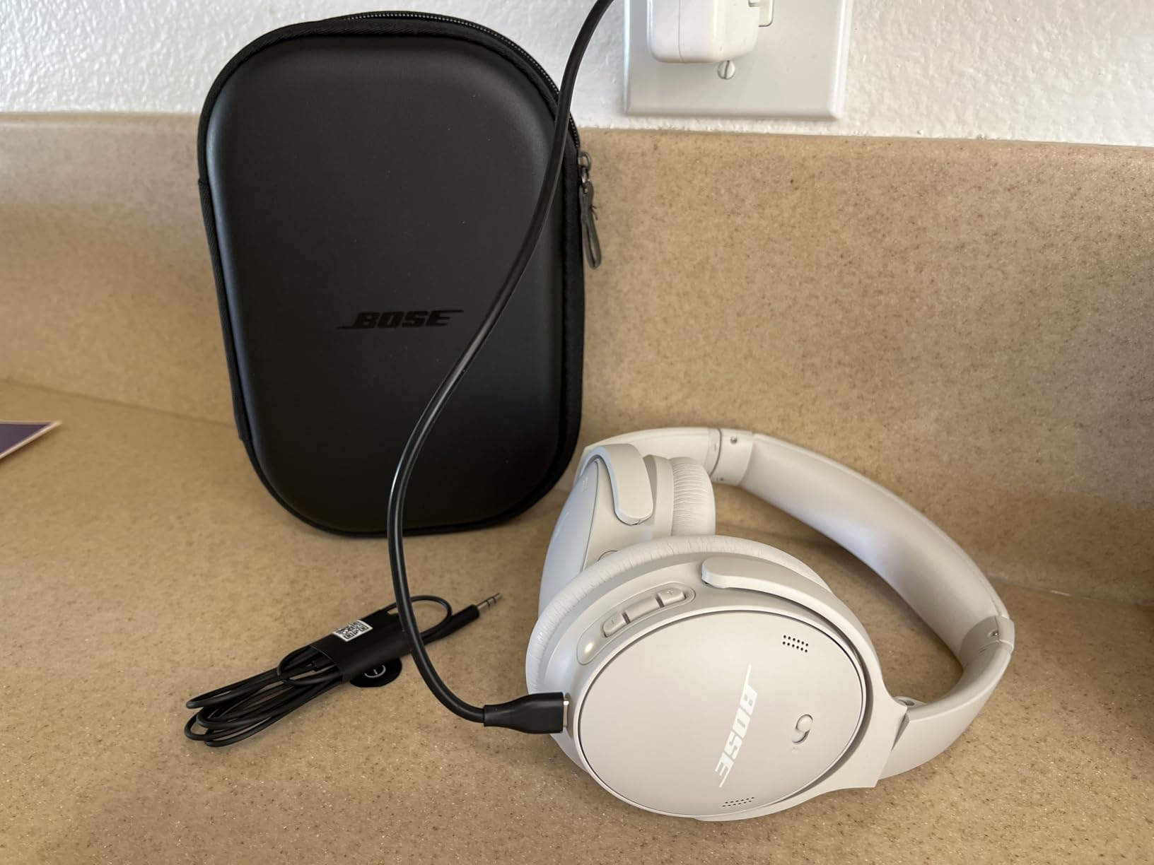 Bose QuietComfort Wireless Noise Cancelling Headphones, Bluetooth Over Ear Headphones with Up to 24 Hours of Battery Life, Black (Renewed) customer photo 2