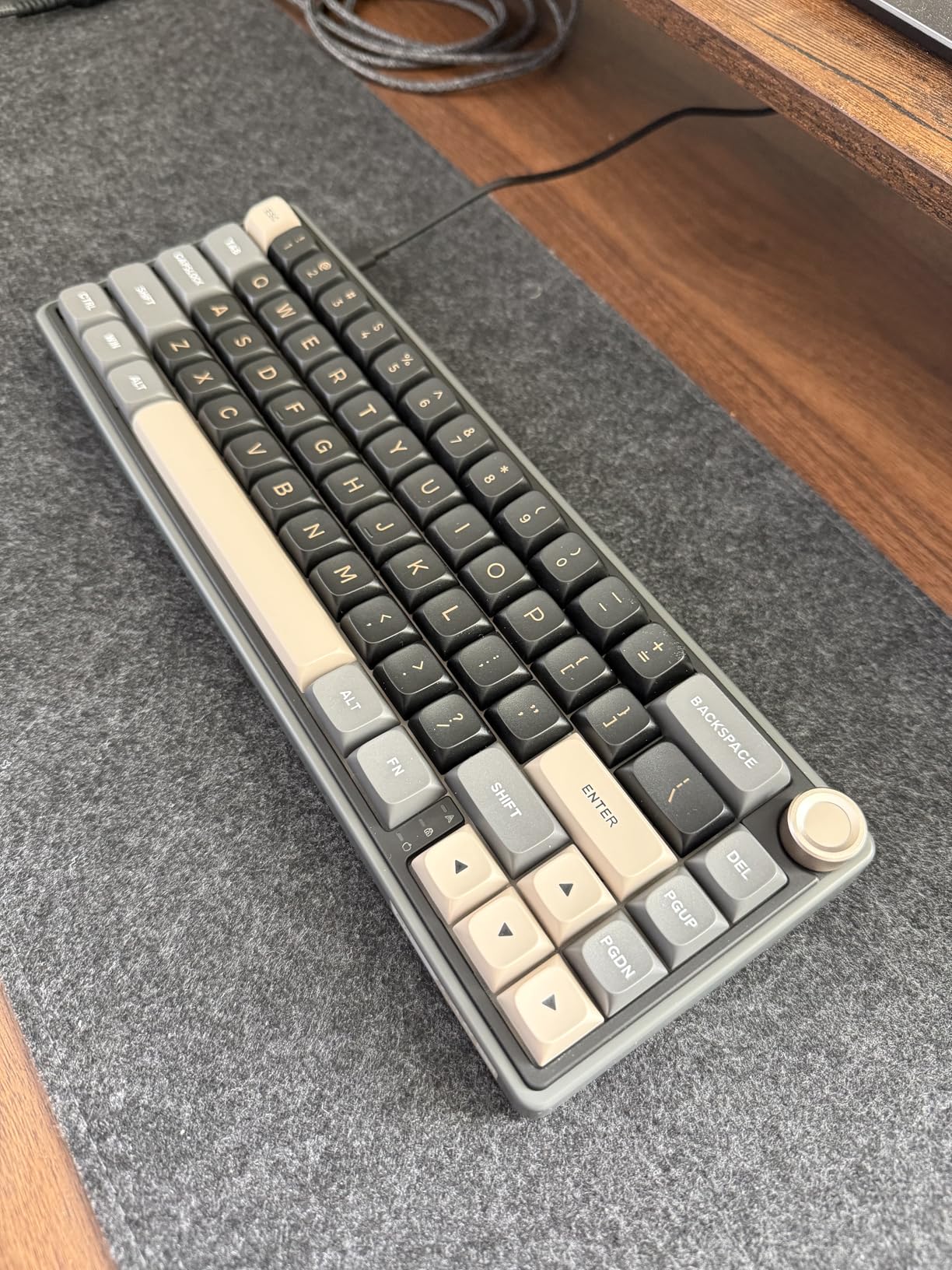 RK ROYAL KLUDGE R65 Wired Gaming Keyboard with Volume Knob, 60% Percent RGB Backlit Mechanical Keyboard Gasket Mount with PBT Keycaps, MDA Profile, QMK/VIA, 66 Keys Hot Swappable Cream Switch, Black customer photo 2