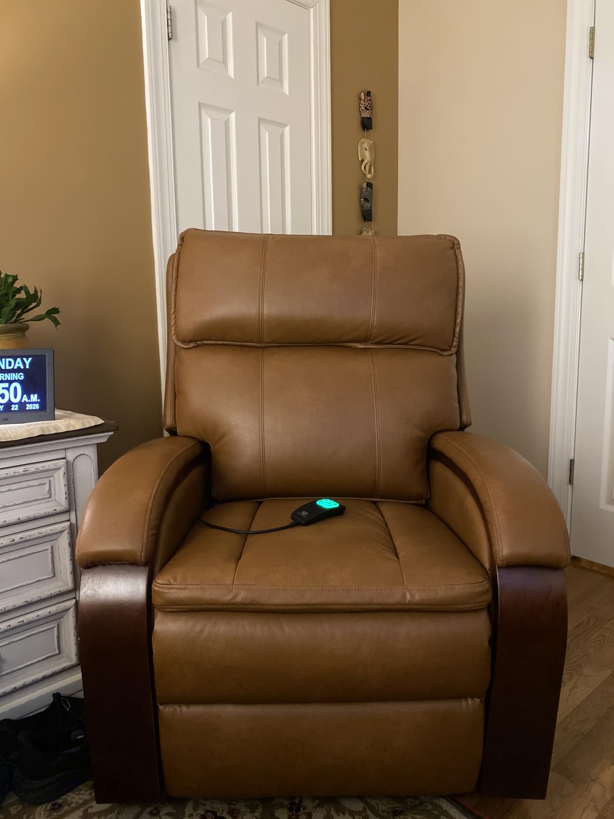 MCombo Power Lift Recliner Chair Sofa with Massage and Heat, Adjustable Headrest for Elderly People, Solid Wood Armrest, USB Ports, Side Pockets, Faux Leather 7917 (Cream White, Medium) customer photo 1