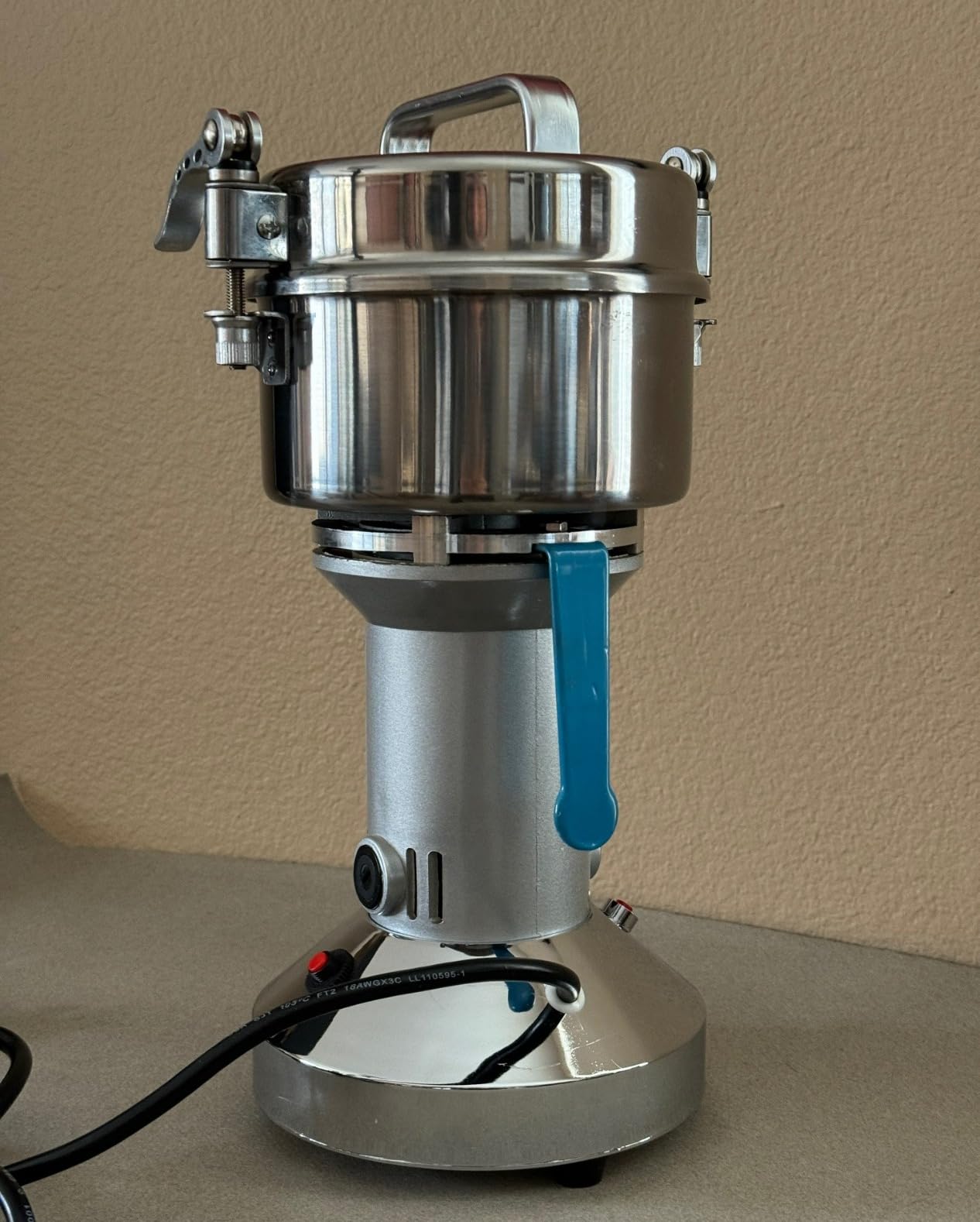 Grain Mill Grinder 2000g High Speed Food Grain Mill Stainless Steel Seeds Flour Nut Pill Wheat Corn Herbs Spices & Seasonings Dry Grinder Electric Machine Grinder for Kitchen customer photo 2