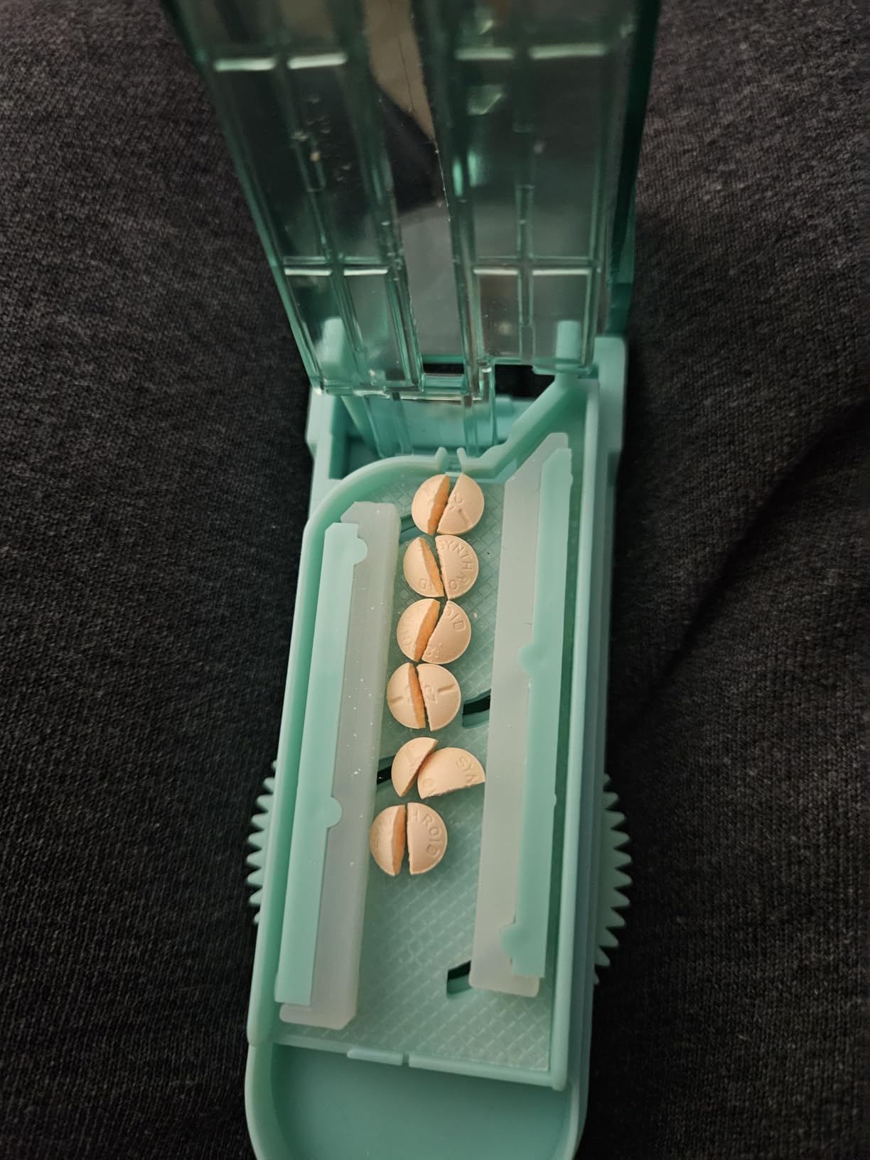 Johnbee Pill Cutter Splitter for Small and Tiny Pills, Larger Pills. Adjustable Pill Splitter Accurately Cuts Multiple Pills at Once. Sharp Blade with Safety Guard. Non-Slip Silicone Edge (Lake Blue) customer photo 2
