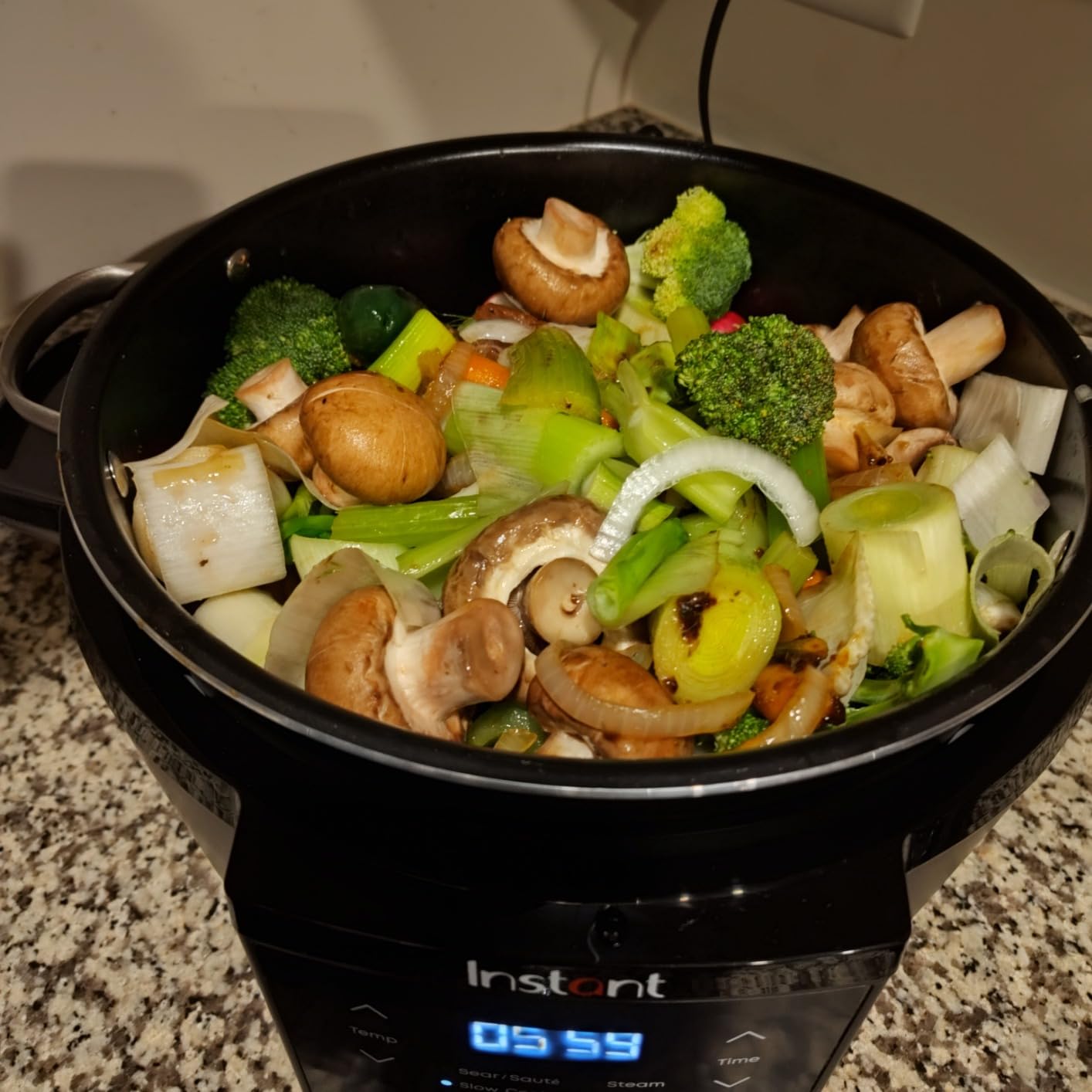 Instant Pot Superior Cooker 7.5QT Slow Cooker and Multicooker, 4-in-1 Functions, Sears/Sauté, Slow Cooks/Roast, Steams and Warms, From The Makers of Instant Pot customer photo 2