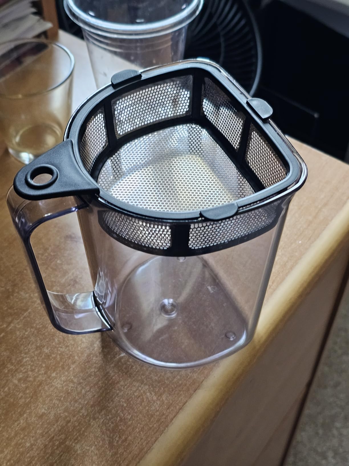 Hurom H320 Cold Press Juicer Machine, Easy to Clean Masticating Slow Juicer, Coarse Strainers, Self-Feeding, Hands Free, Family Size, Quiet Motor, Easy Assembly (Kale/Dark Green) customer photo 2