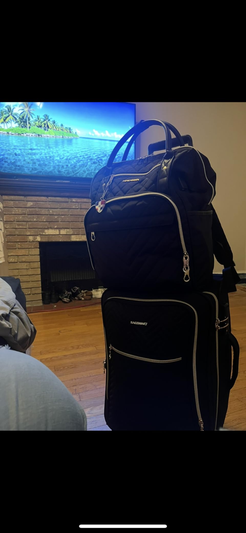 BAGSMART Underseat Carry On luggage Airline approved, 16-inch Softside Underseater Travel Suitcase with Spinner Wheels Lightweight Overnight Bag Small Rolling Carry-on for Women Men Weekender,Black customer photo 2