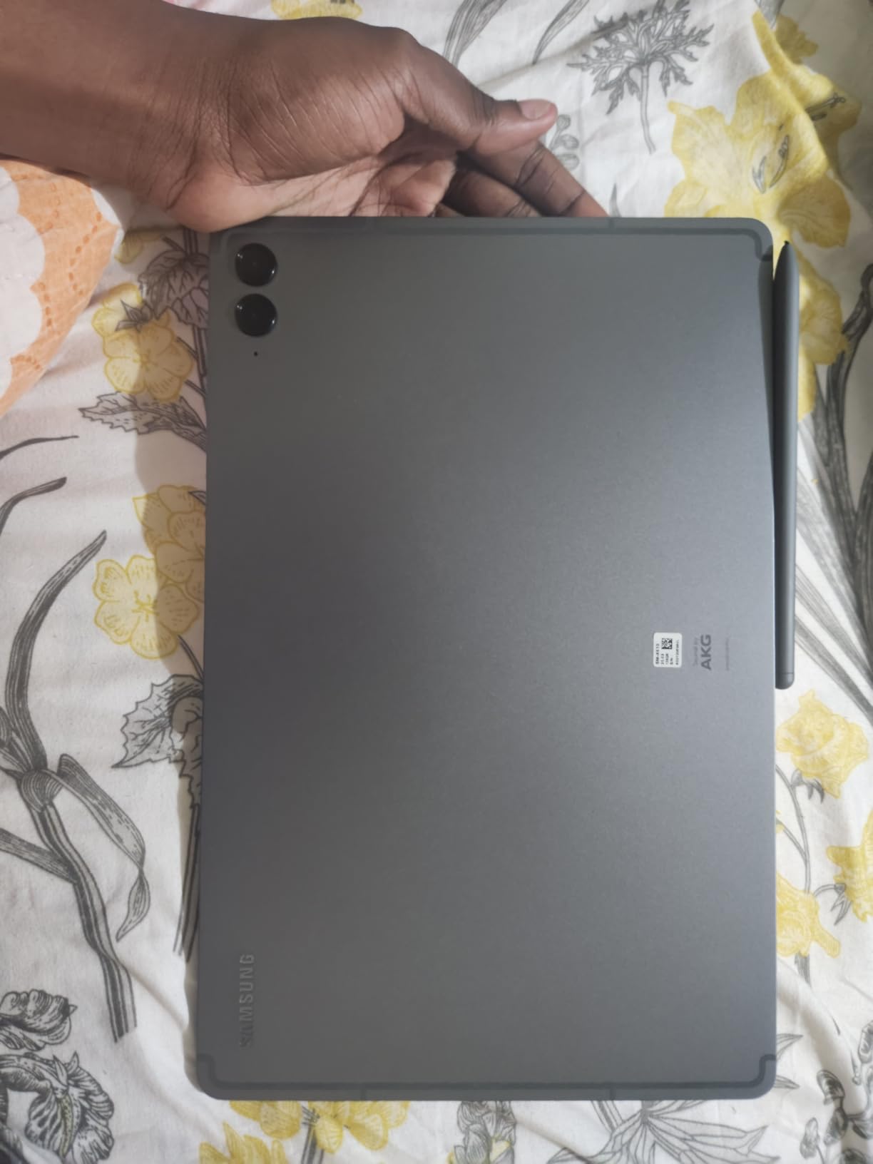 SAMSUNG Galaxy Tab S9 FE (10.9-inch, 128GB, WiFi) - Gray (Renewed) customer photo 2