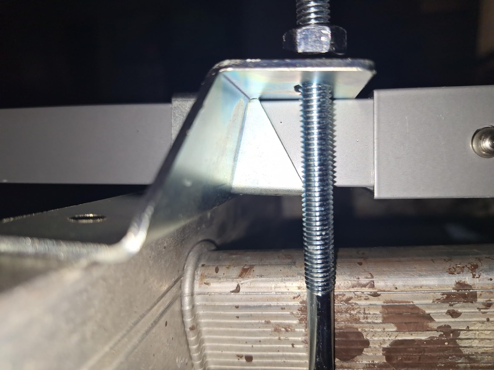 Roof Ladder Hook, 2 Pack Ladder Stabilizer, Heavy Duty Steel 500 Lbs Weight Ratin, Roof Ridge Extension with Wheel for Safe and Easy Access customer photo 1